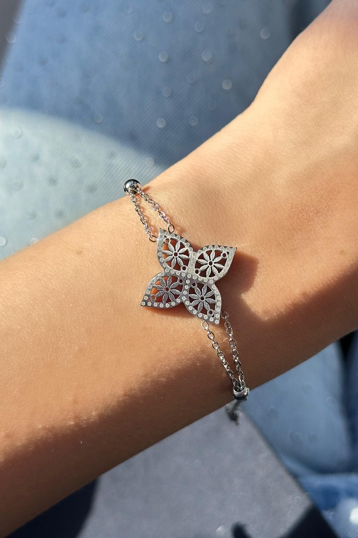 TAKIŞTIR Gümüş Renk Çiçek Figürlü Çelik Bileklik