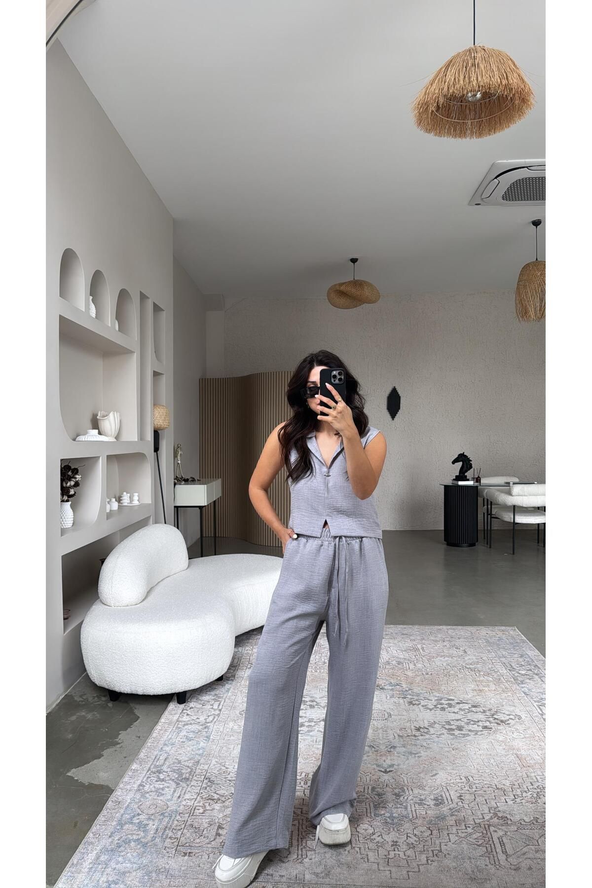 Buket Teke Gri Gümüş Aksesuarlı Pantolon Bluz Takım