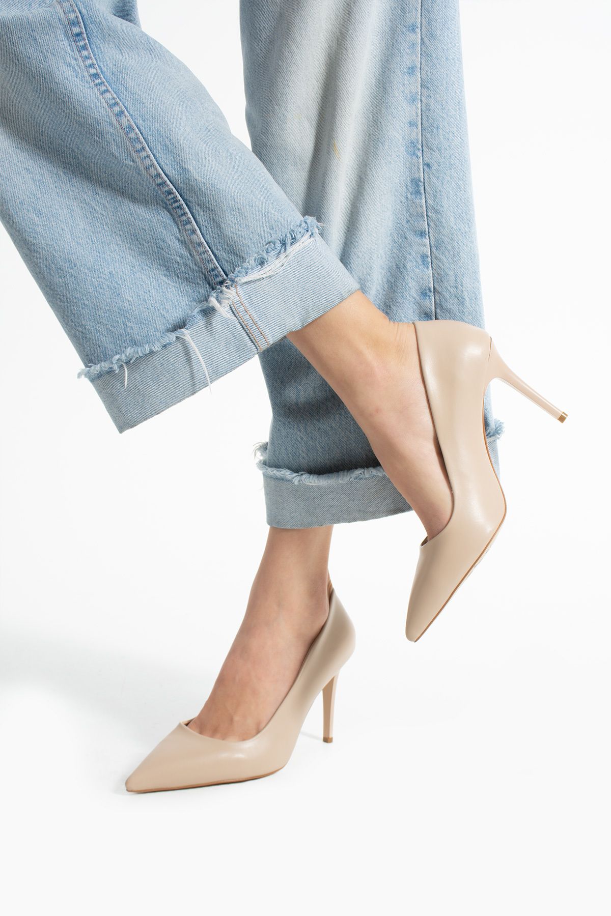 Güllü Shoes Bej Vegan Deri Mat Stiletto| 9cm Topuklu|Hafızalı Ped Rahat Kalıp Sivri Burun Kadın Topuklu Ayakkabı