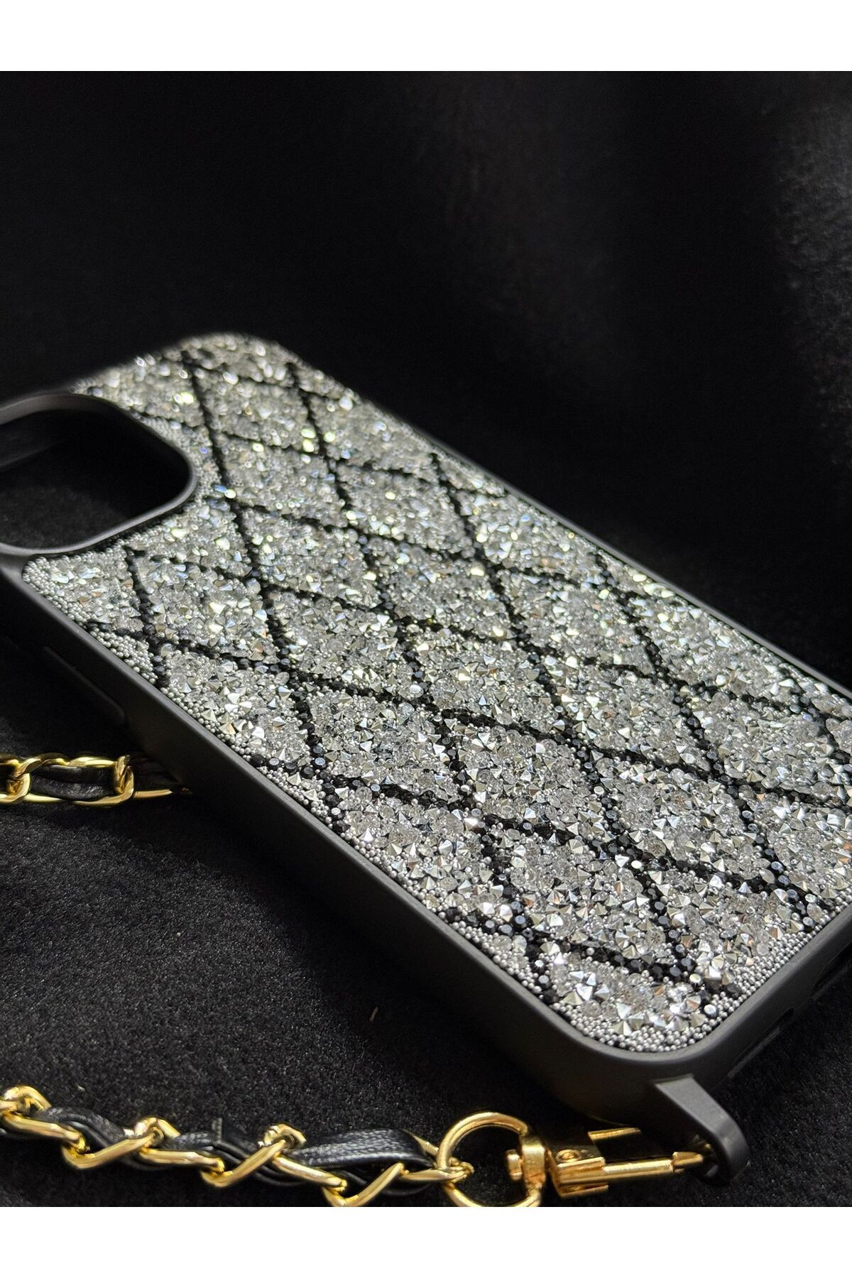 soonaksesuar iPhone 14 Pro Max Lüks Kristal Taşlı Zincirli Telefon Kılıfı