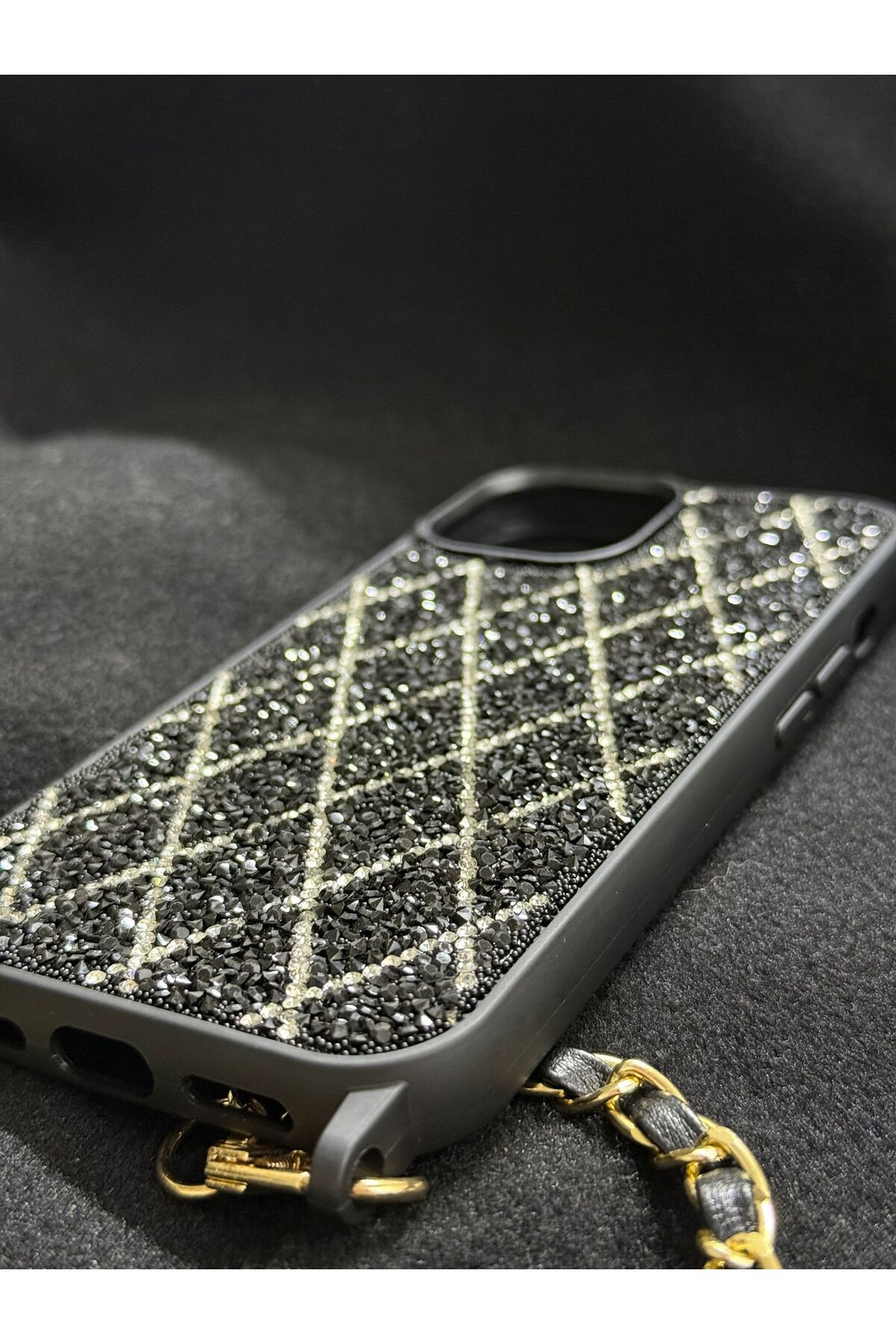 soonaksesuar iPhone 15 Pro Lüks Kristal Taşlı Zincirli Telefon Kılıfı