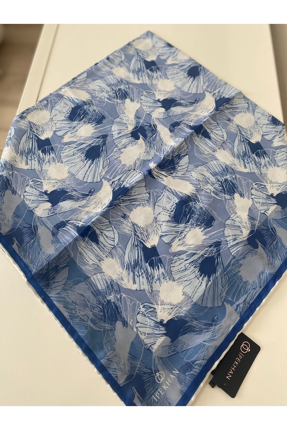 Butik Yeni Kaymayan Soft Çiçekli Ağaç Desenli İpekhan Organik Kare Eşarp