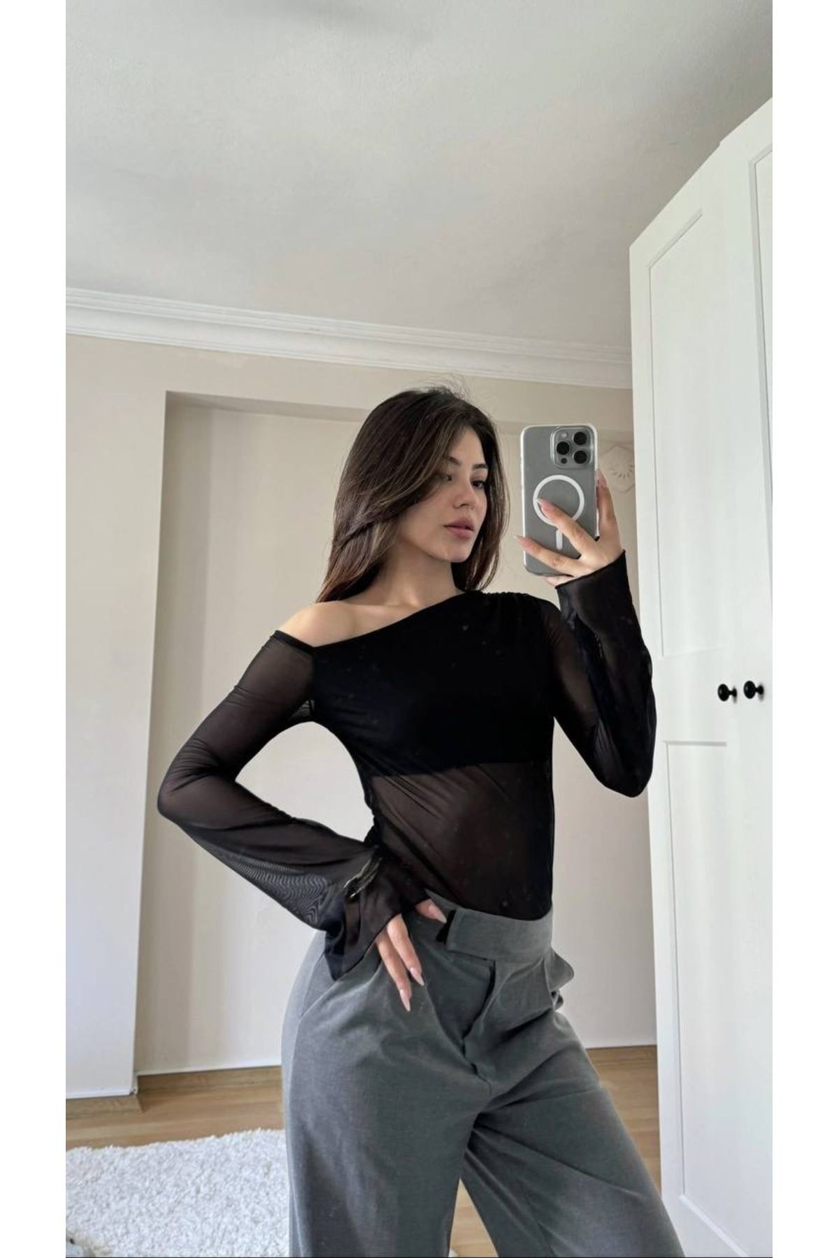Sudelim butik Omuz dekolteli tül detay bluz