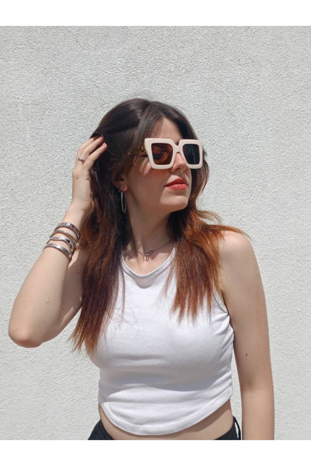 Sunglasses Kadın Bej Büyük Çerçeve Altın Zincirli Güneş Gözlüğü