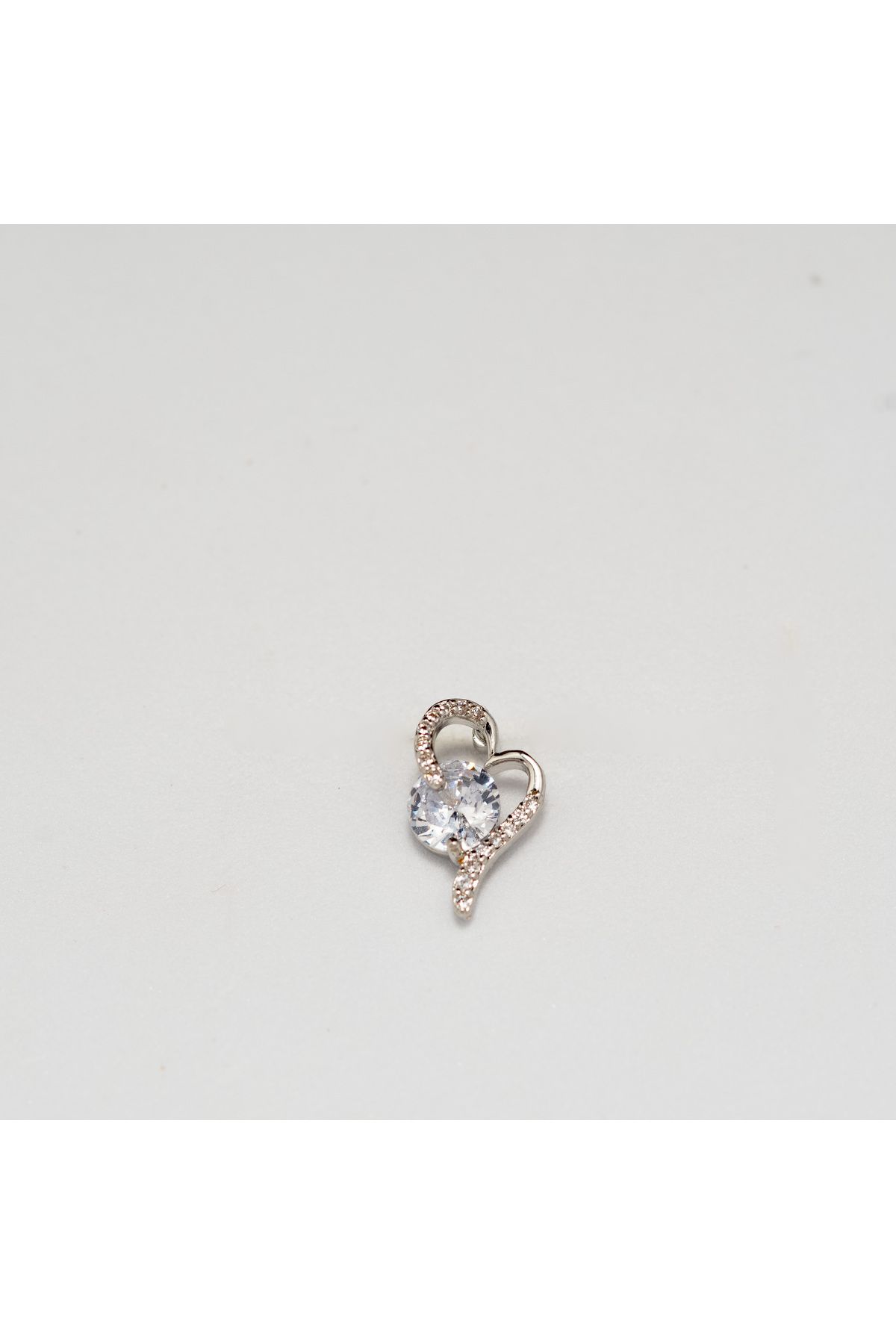 Piercing by Sever TAŞLI MODEL ÇELİK PIERCING… GÜMÜŞ/SILVER RENKLİ ve ŞEFFAF TAŞLI (TARGUS HELIX CONCH FLAT)