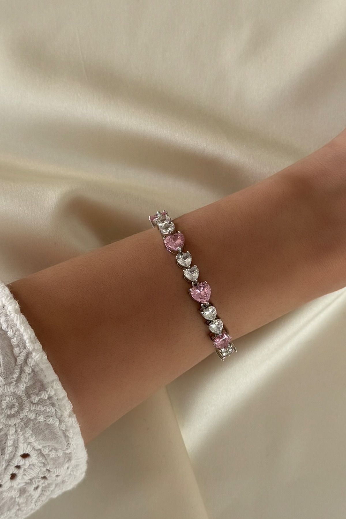laria jewelry VIP Beyaz Pembe Taşlı Kalp Bileklik