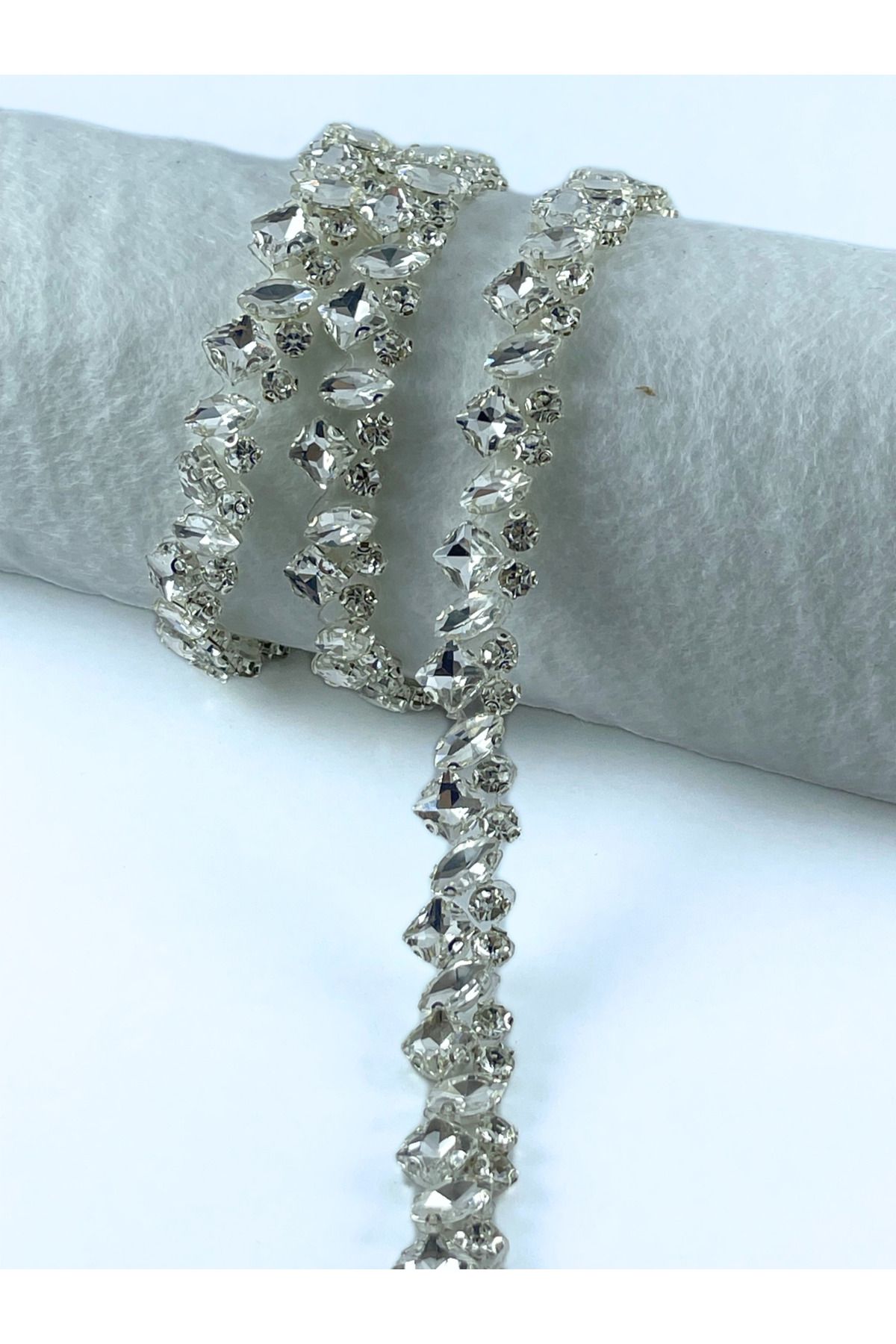 WeddingShopStone Işıltılı Zarafet: Kristal Taşlı Ütüyle Yapışan Aplik Şerit - Giyim Tekstil Hobi 100cm