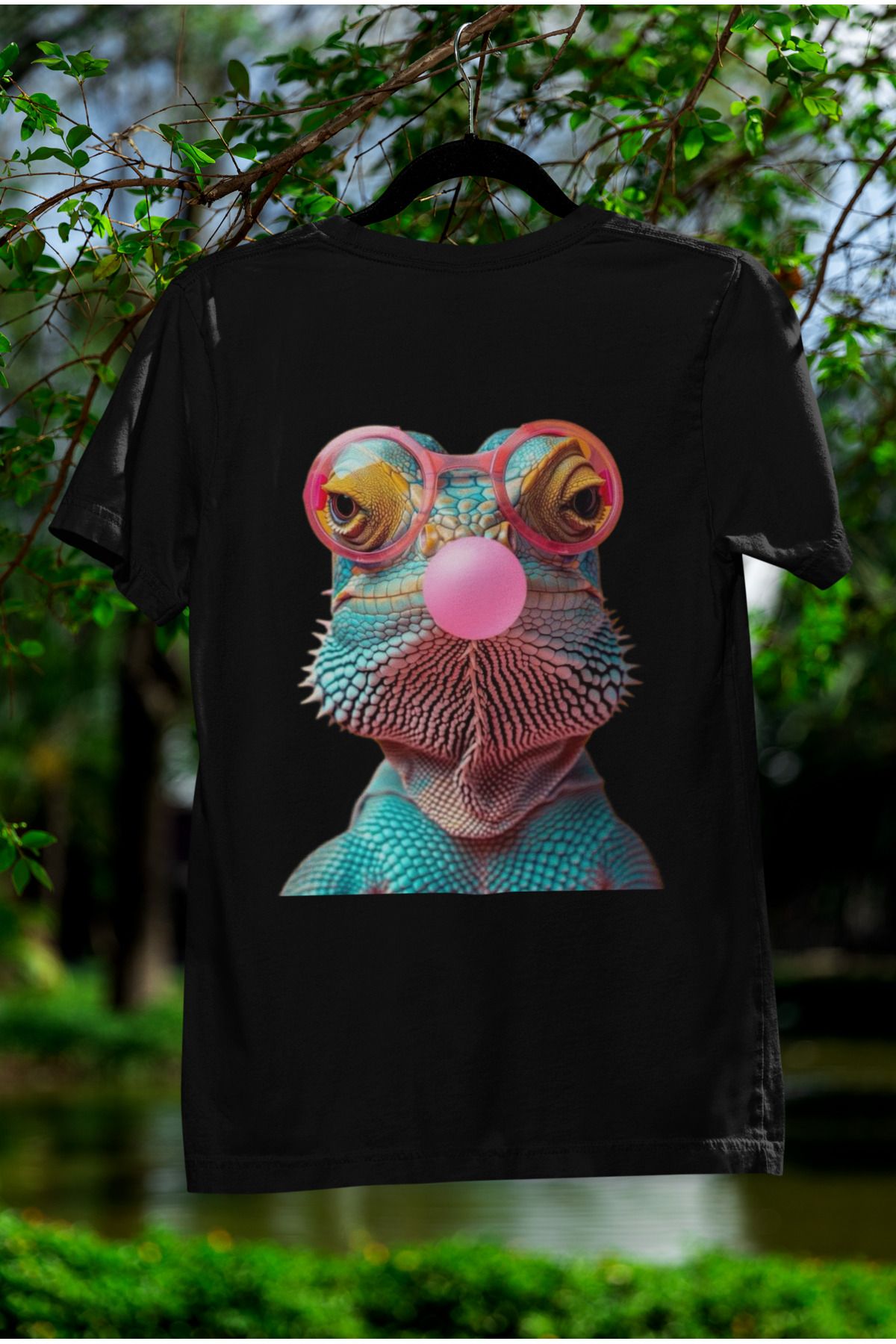 MAGORS SAKIZLI BUKALEMUN SIRT BASKILI BİSİKLET YAKA PAMUKLU OVERSIZE KALIP KISA KOLLU TSHIRT