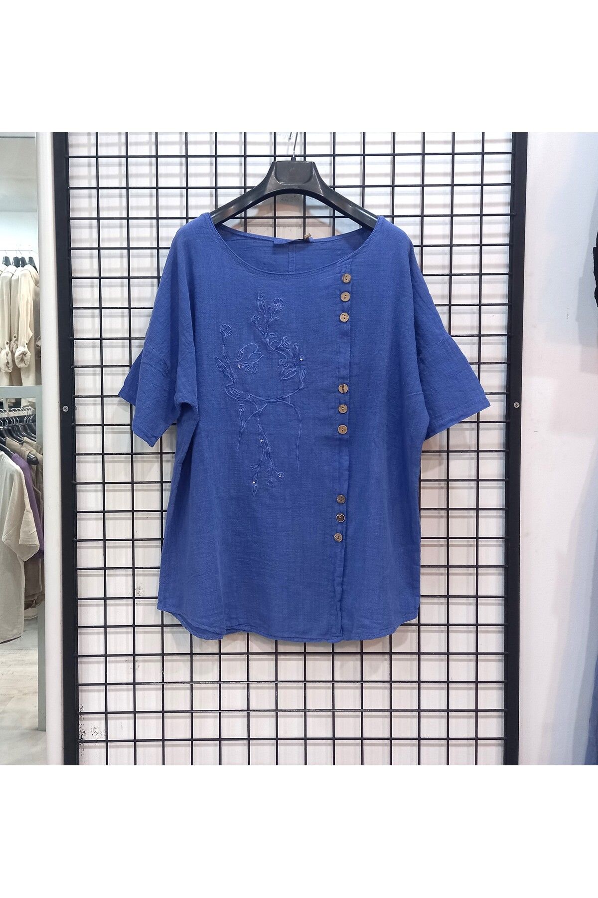 Butik Şans Düğme ve Nakış Detaylı Bisiklet Yaka Oversize Bluz