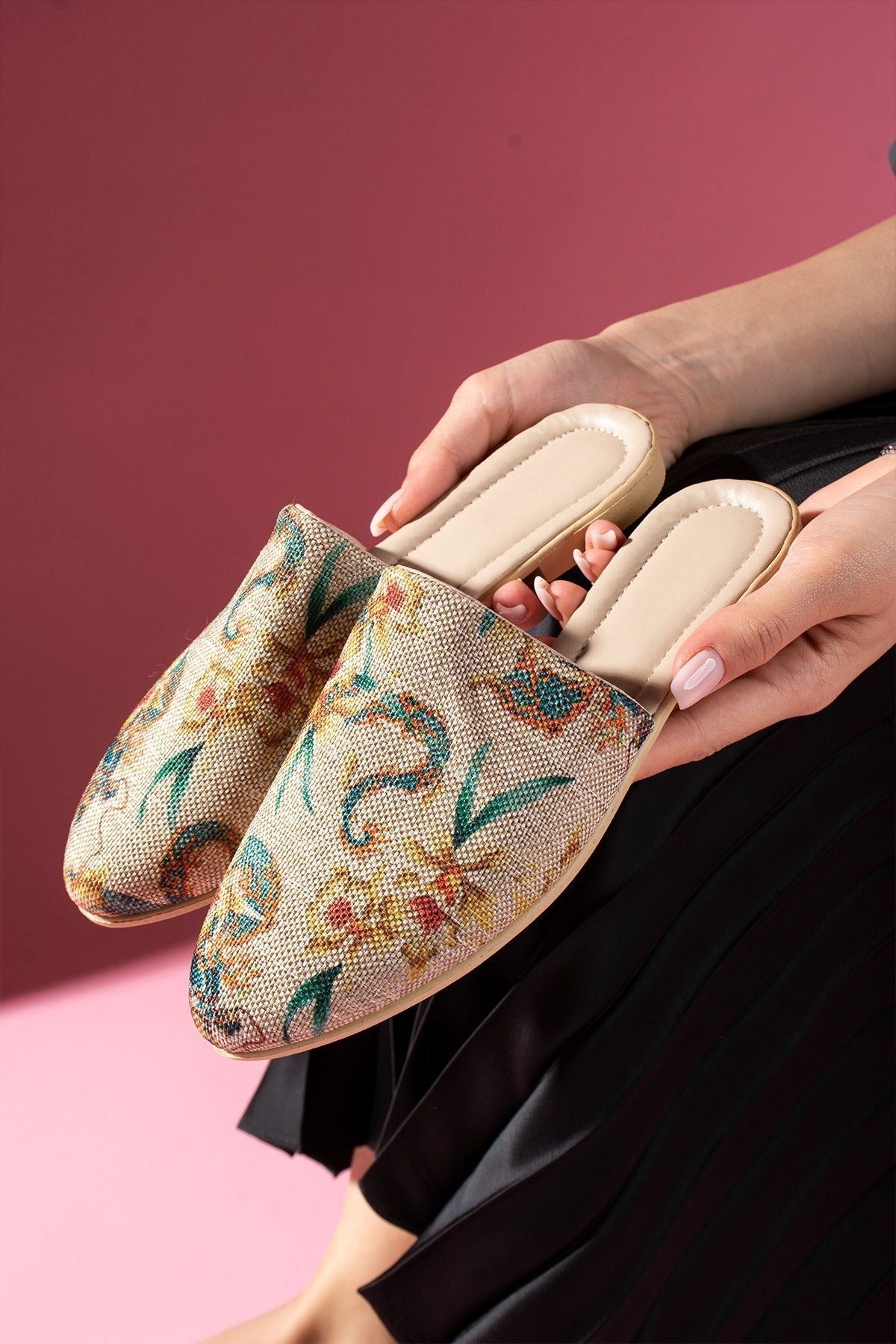 FUGA MODA Sedrix Bej Çiçek Desenli Önü Kapalı Terlik
