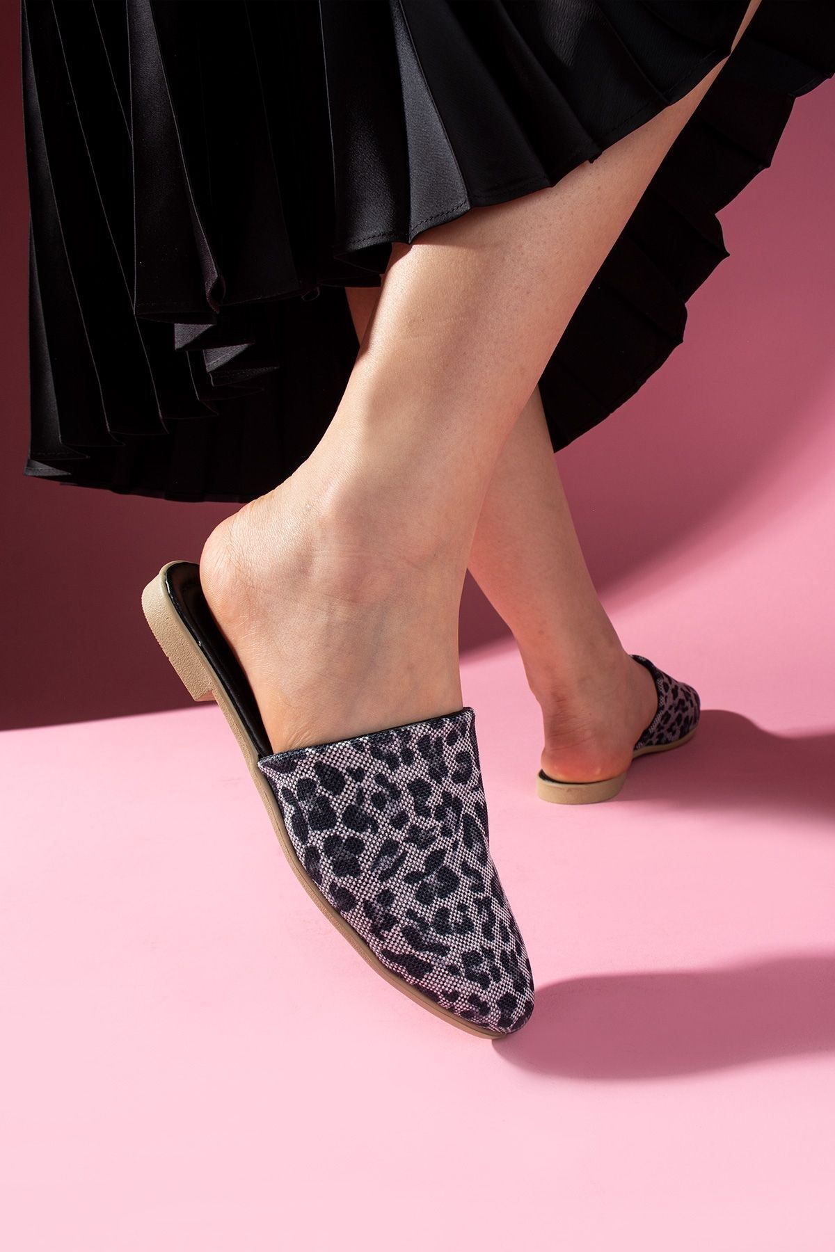 FUGA MODA-Sedrix Gray Leopard Patterned Closed Front Slippers 4