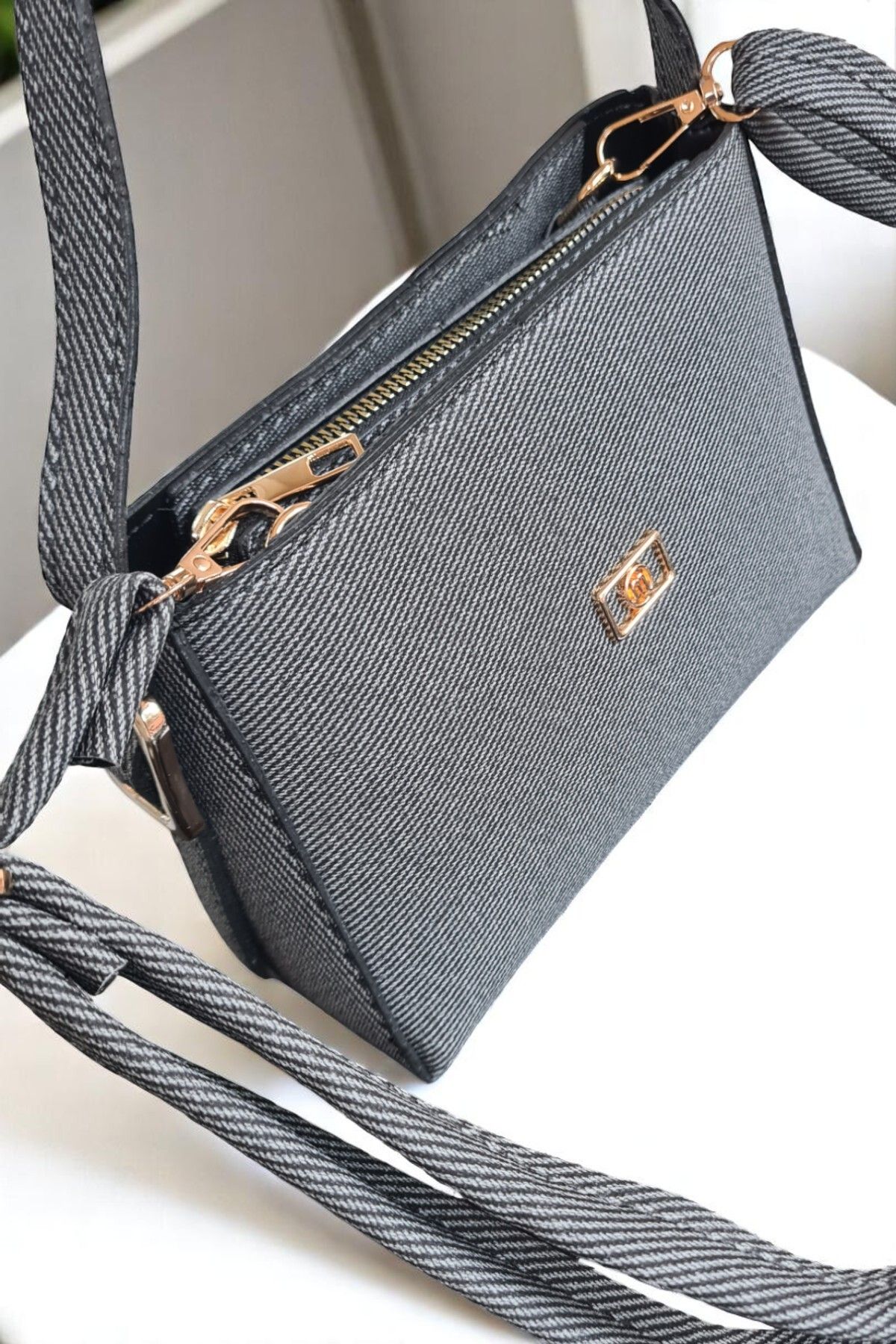Classbag Kadın Gri-Siyah Çizgili Kot Kumaş Görünümlü Çapraz ve Omuz Çanta