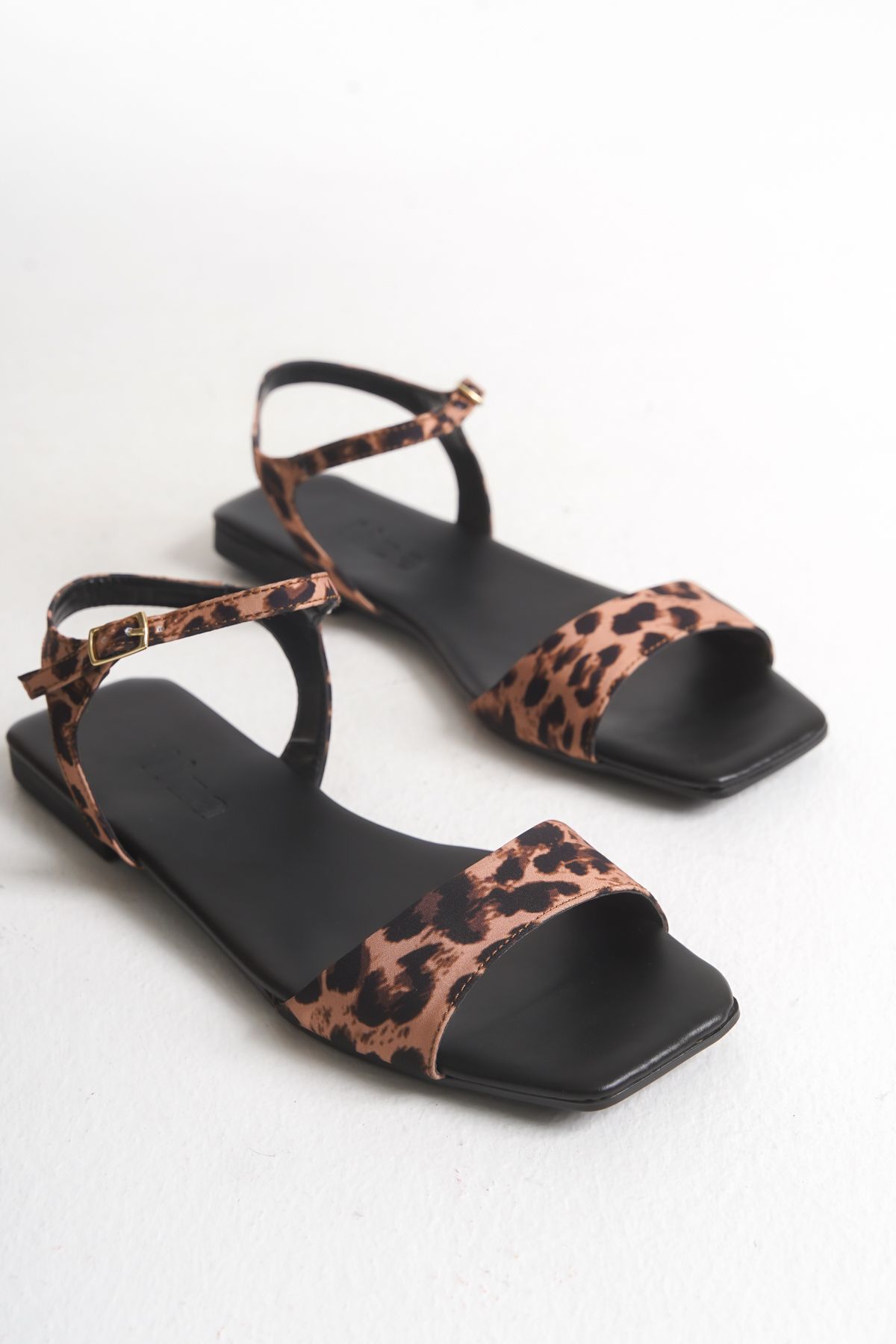Liza Shoes SELENE Kadın Baş Parmağı Tokalı Sandalet A012-K265