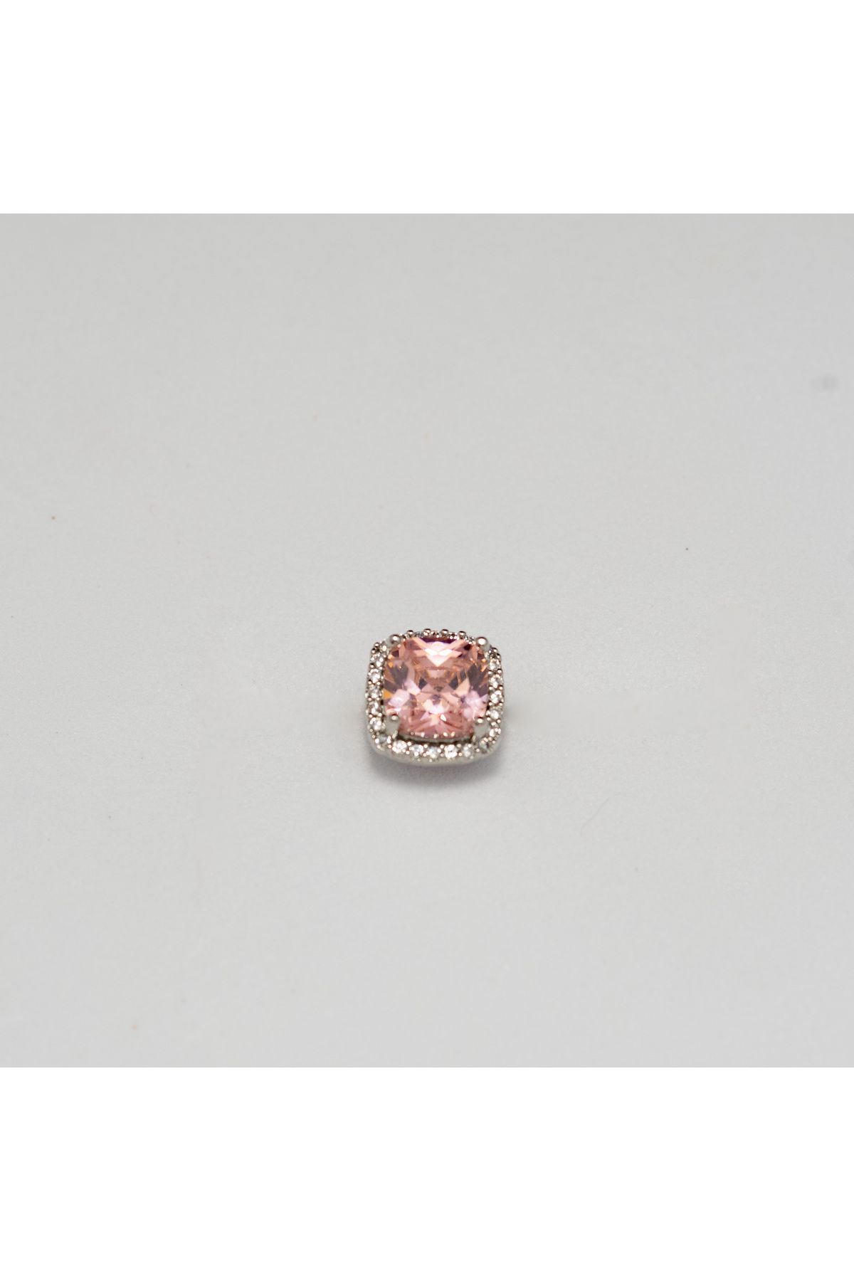 Piercing by Sever PEMBE TAŞLI KARE ÇELİK PIERCING… GÜMÜŞ/SILVER RENKLİ ve ŞEFFAF TAŞLI (TARGUS HELIX CONCH FLAT)