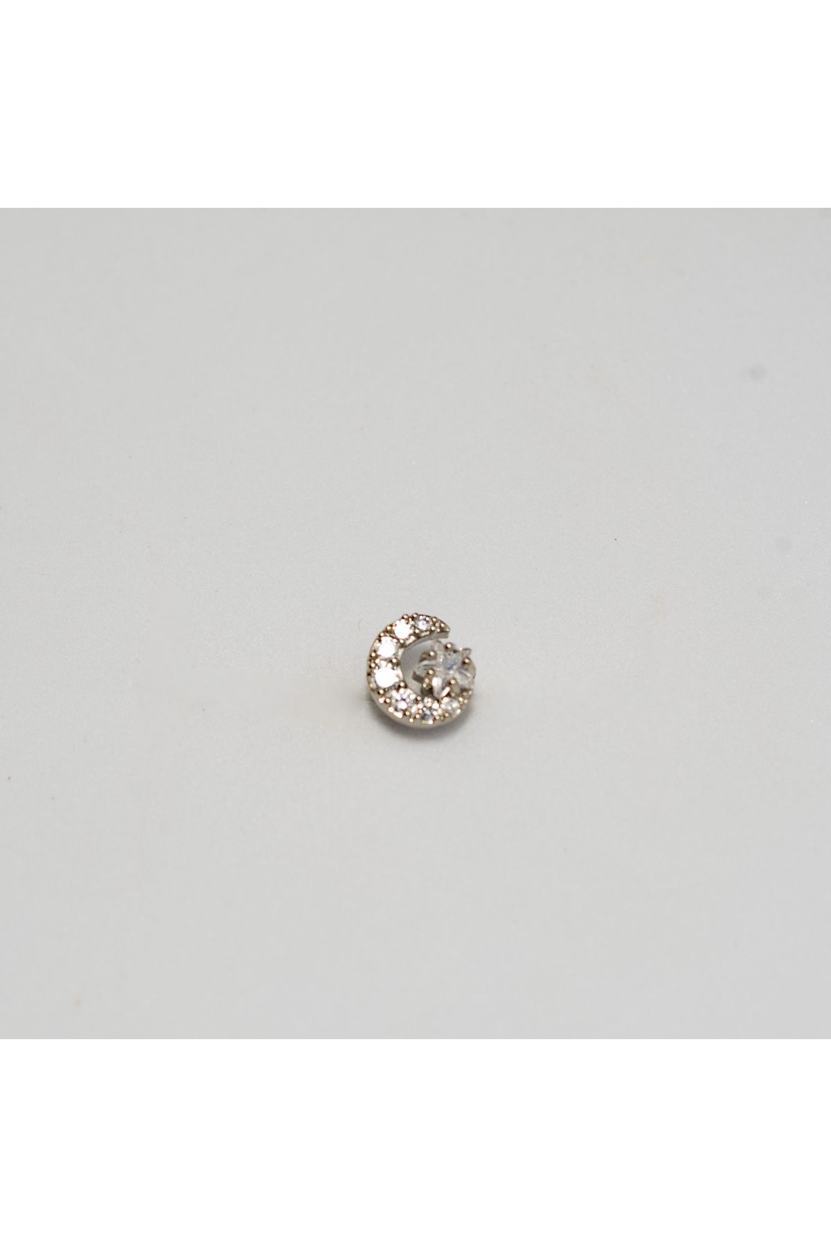 Piercing by Sever AY YILDIZ ÇELİK PIERCING… GÜMÜŞ/SILVER RENKLİ ve ŞEFFAF TAŞLI (TARGUS HELIX CONCH FLAT)