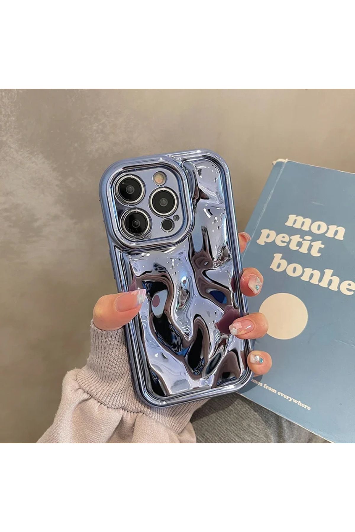 KOSO İPHONE 15 PRO MAX MAVİ HOLOGRAM KABARTMALI PARLAK SİLİKON TELEFON KILIFI