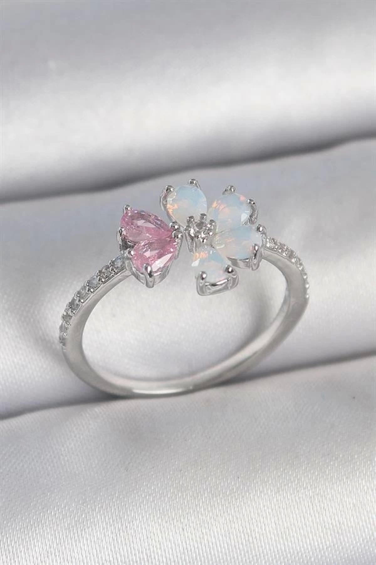 Merev Pirinç Gümüş Renk Beyaz Mineli Pembe Zirkon Taşlı Çiçek Model Kadın Yüzük
