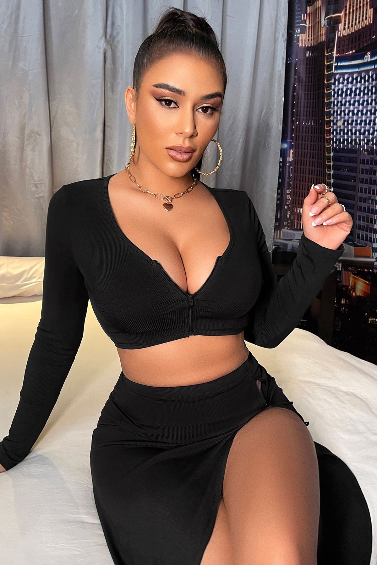 Dilara Boutique Kadın Siyah Uzun Kol Göğüs Ve Göbek Dekolteli Fermuarlı Crop Top Bluz
