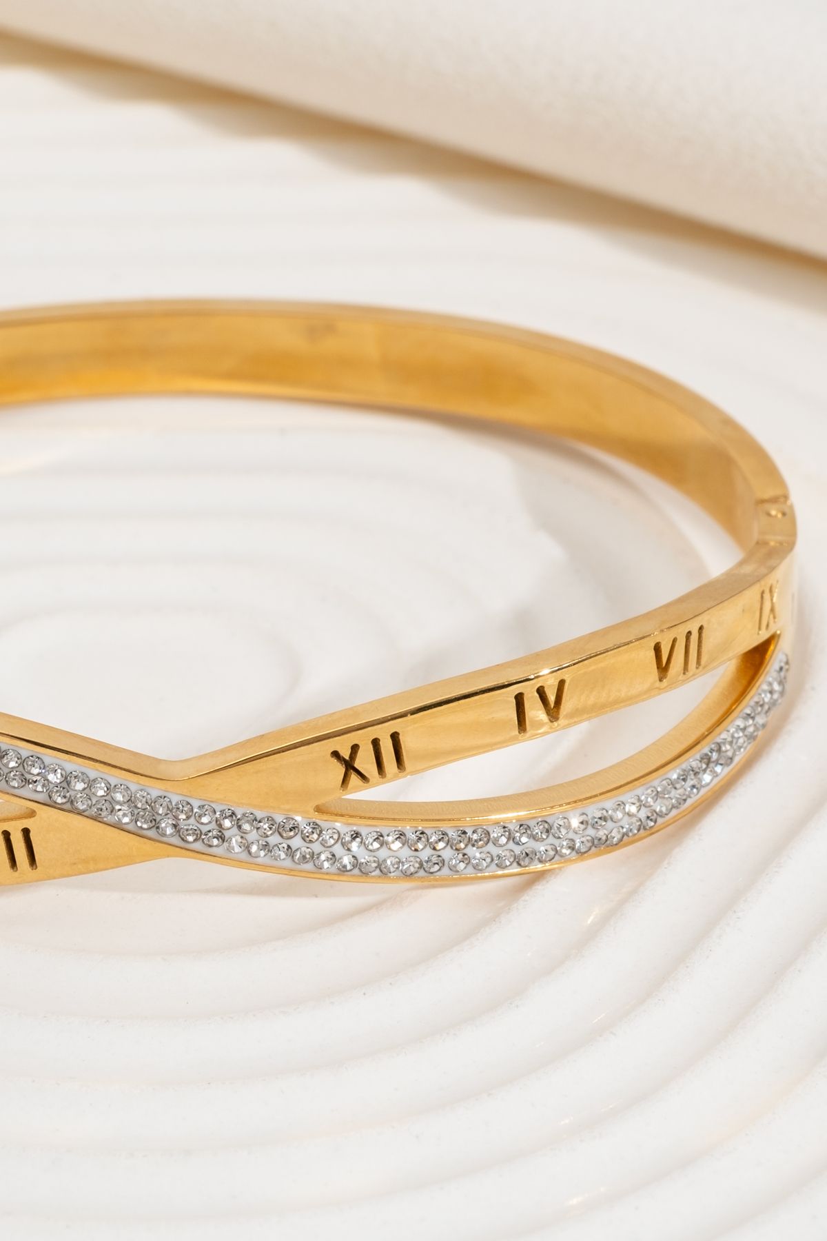 Finesa Jewelry Kadın Altın Sarısı Roma Rakamlı Taş Süslemeli Infinity Form Bileklik
