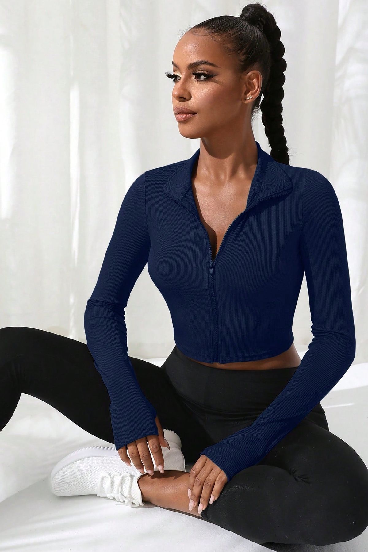 Dilara Boutique Kadın Lacivert Uzun Kol Fermuarlı Parmak Geçme Detaylı Dik Yaka Crop Top Bluz