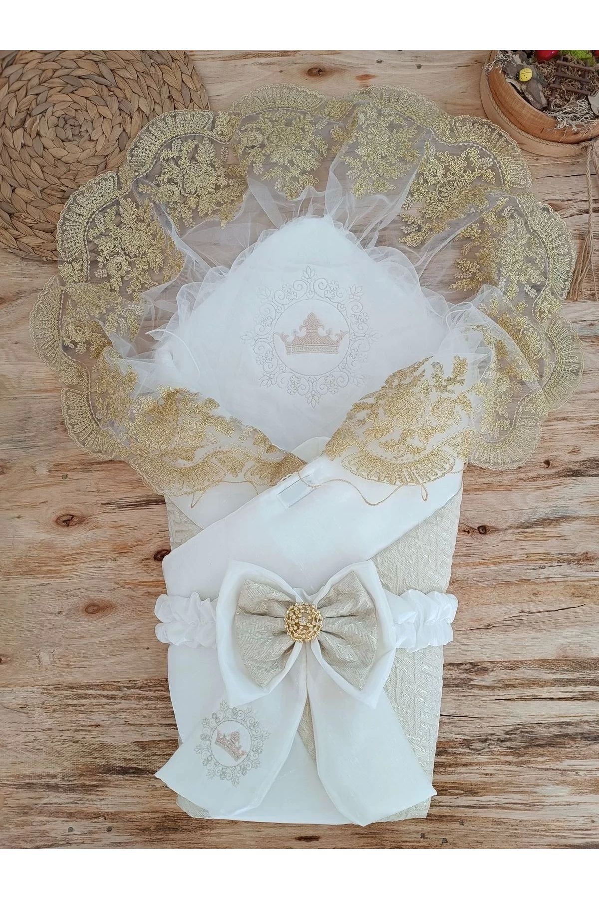 Moda Şahsenem Yenidoğan Titi Taç Nakışlı Plazma Taşlı Güpürlü Çift Fiyonk Duvaklı Trilüks Kundak Bebek Battaniyesi