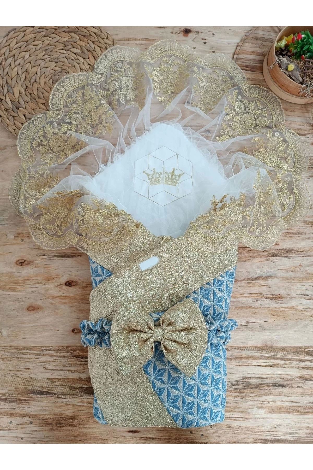 Moda Şahsenem Yenidoğan Piramit Desenli Güpür İşlemeli Bebek Battaniyesi Kundak Gold