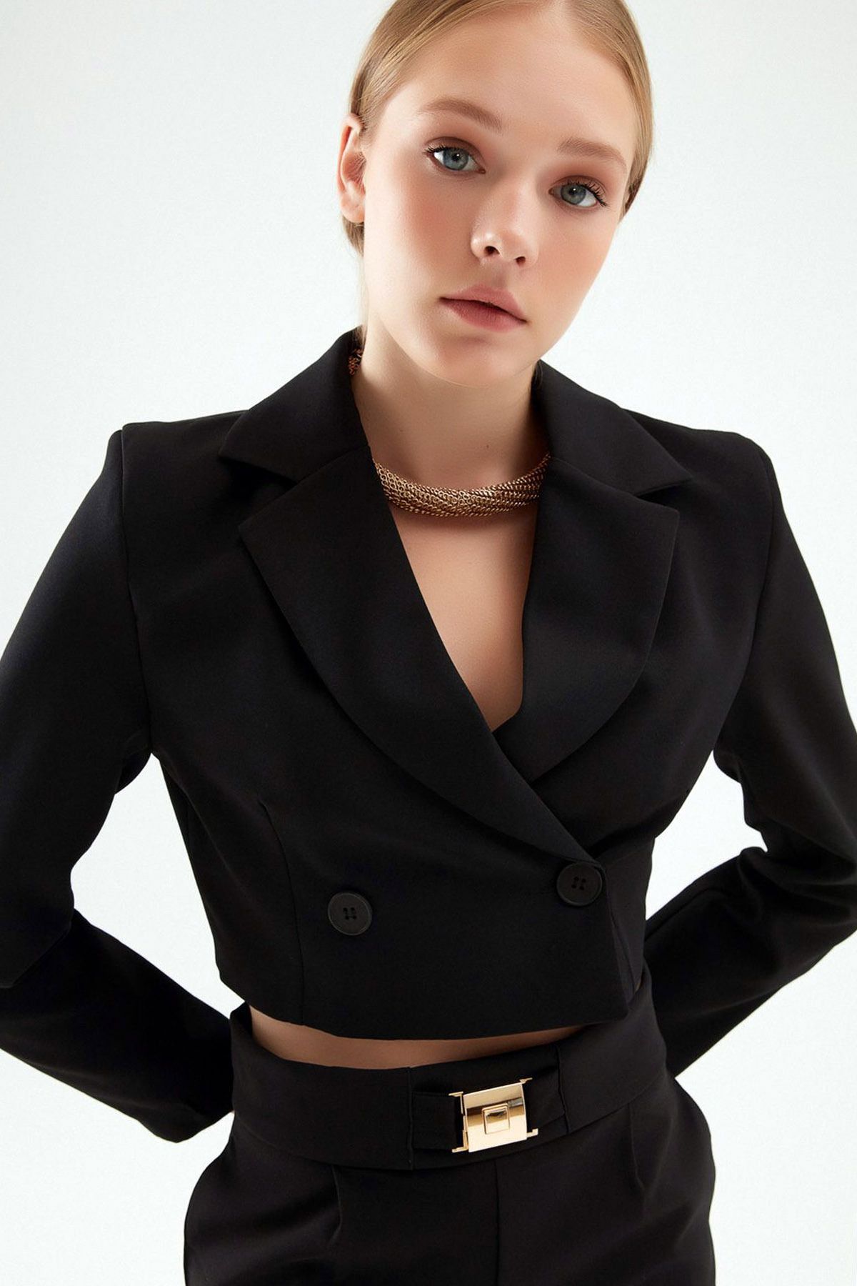 Ottawe Relaxed Fit Rahat Uzun Kol Ceket Yaka İki Düğmeli Kruvaze Vatkalı Astarlı Günlük Crop Ceket