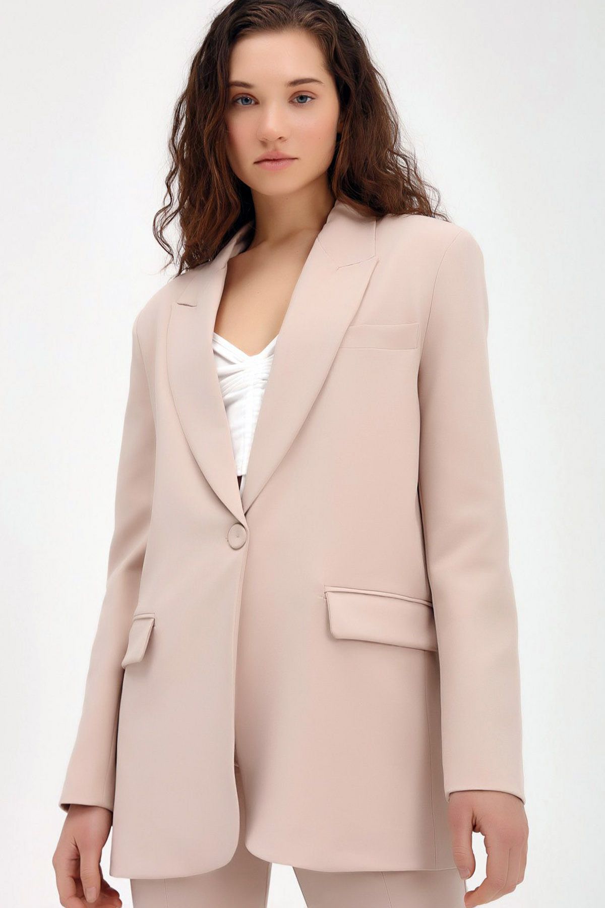 Ottawe Regular Fit Rahat Ceket Yakalı Uzun Kollu Çift Cepli Omzu Vatkalı Düğmesiz Tarz Esnek Casual Ceket