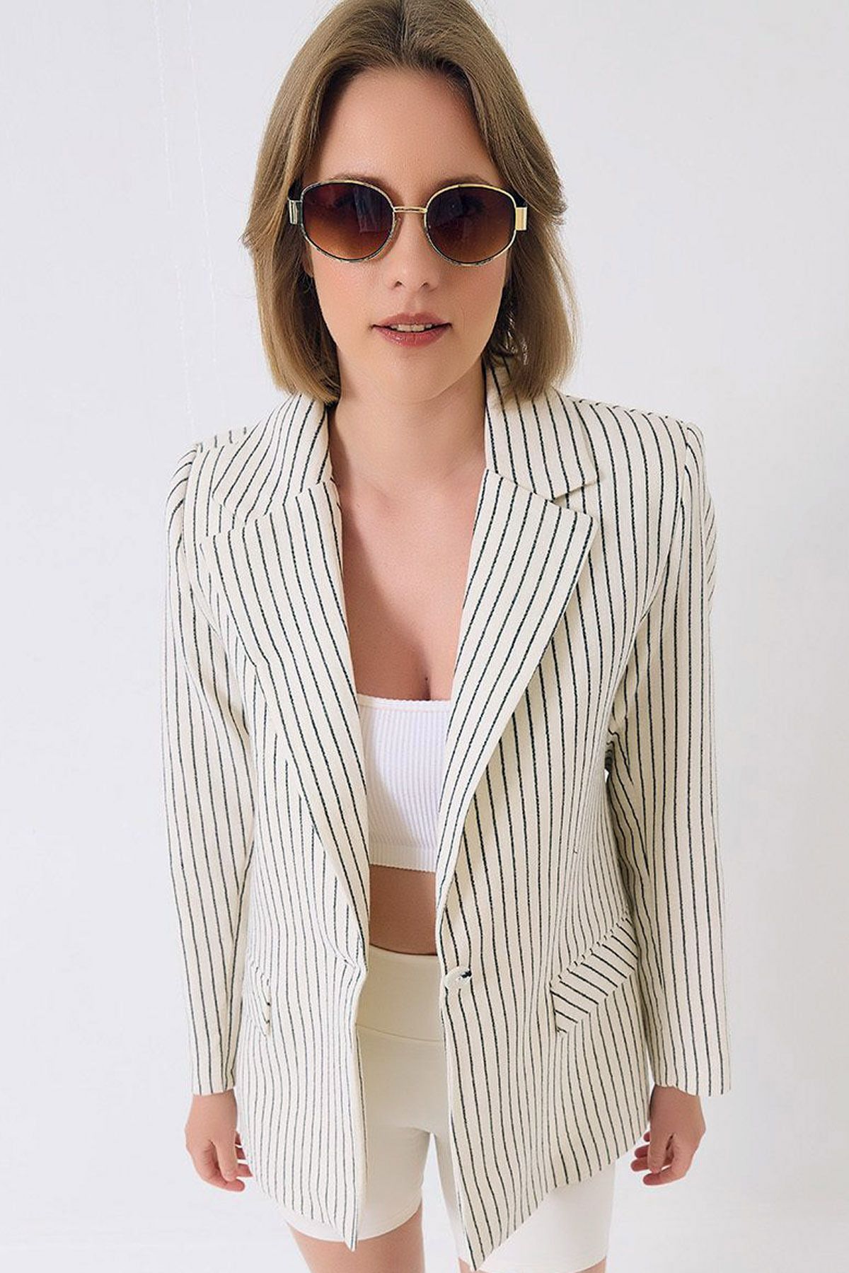 Ottawe Regular Fit Rahat Ceket Yakalı Uzun Kollu Çift Cepli Omzu Vatkalı Düğmesiz Çizgili Tarz Casual Ceket