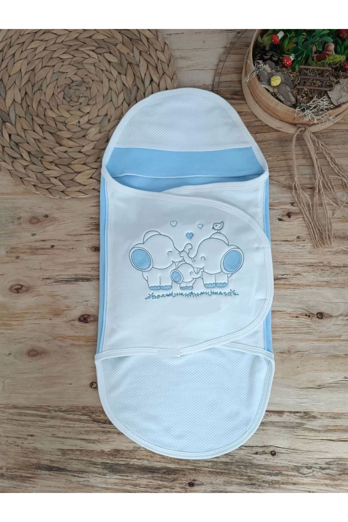 Moda Şahsenem Yenidoğan Mutlu Fil Ailesi Nakışlı Çıt Çıt Kapamalı Bebek Kundak Ekru-mavi