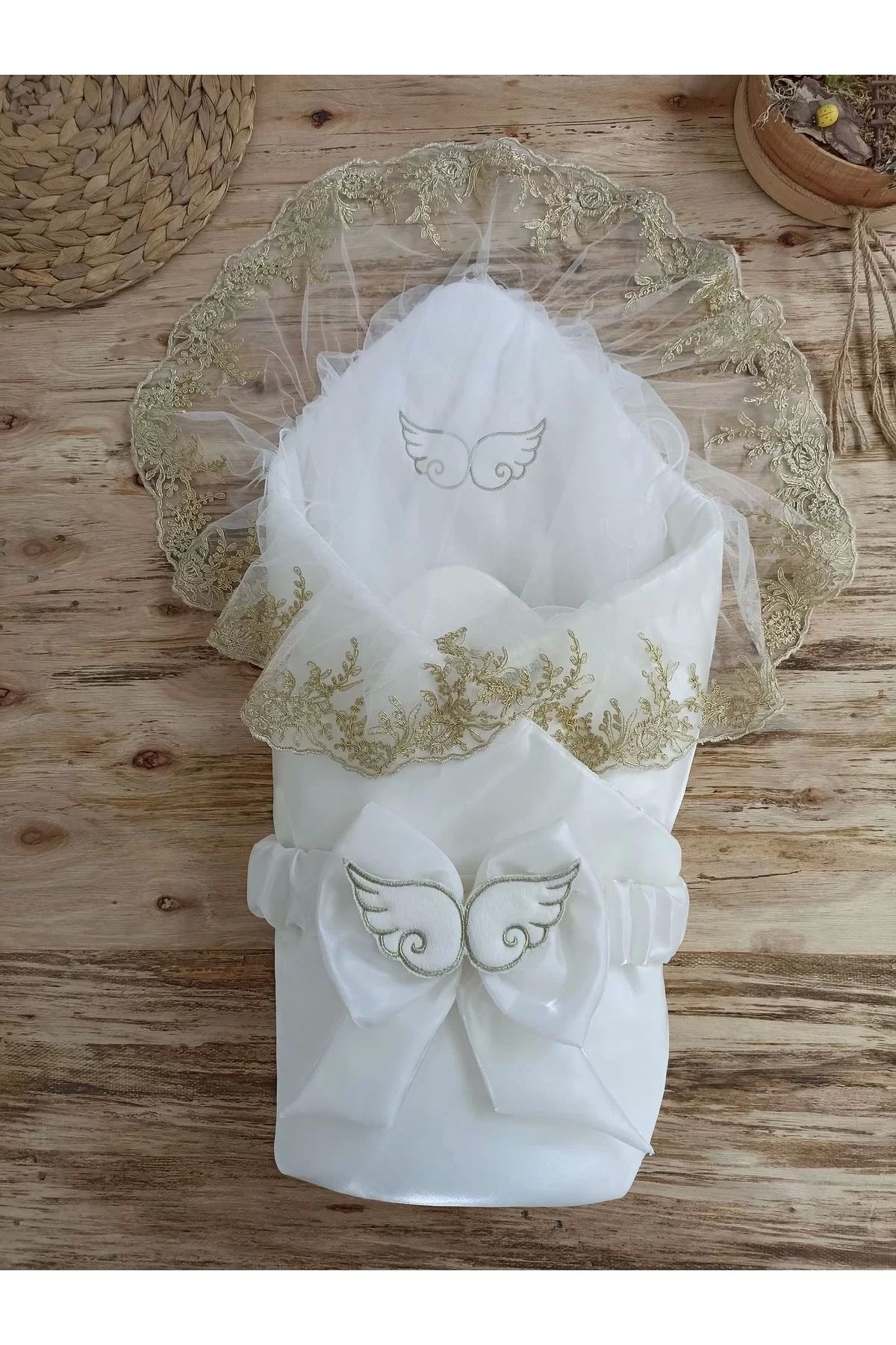 Moda Şahsenem Yenidoğan Shine Kumru Melek Kanat Fiyonklu Gold Dantel Duvaklı Delüks Kundak Bebek Battaniyesi Ekru