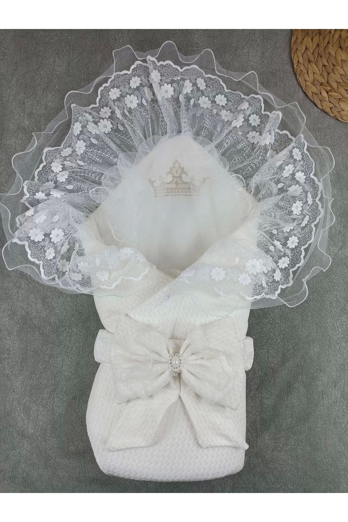 Moda Şahsenem Yenidoğan Kumru Soft Cotton Taç Nakışlı Trilüks Kundak Bebek Battaniyesi Ekru