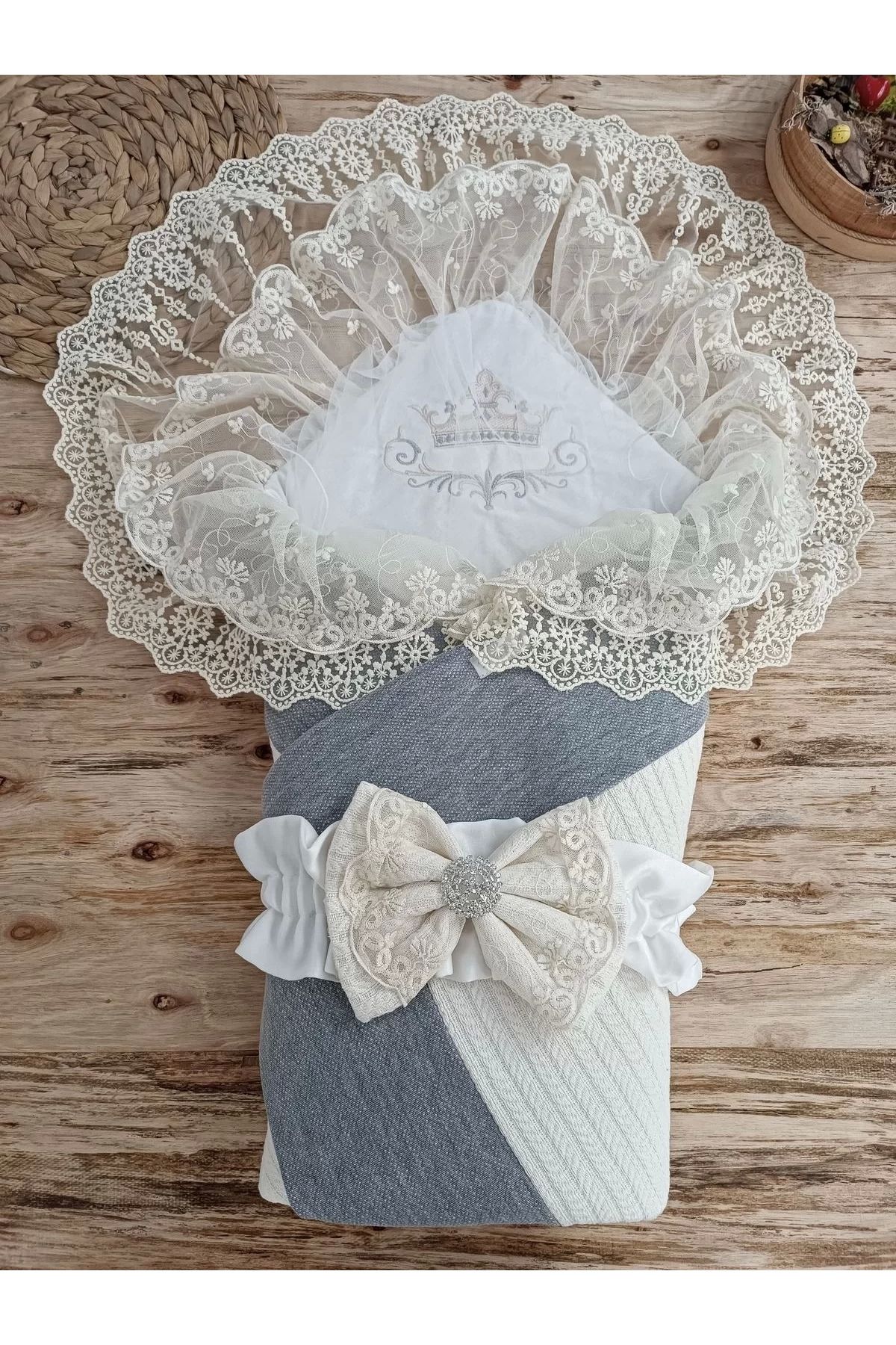Moda Şahsenem Yenidoğan Teri Cotton Taç Nakışlı Prizma Taş Kundak Bebek Battaniyesi Krem