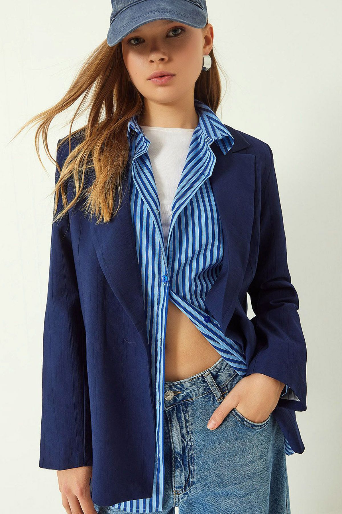 Ottawe Regular Fit Rahat Ceket Yakalı Uzun Kol Kapaklı Cepli Vatkalı Düğmesiz Tarz Casual Çilek Kumaş Ceket