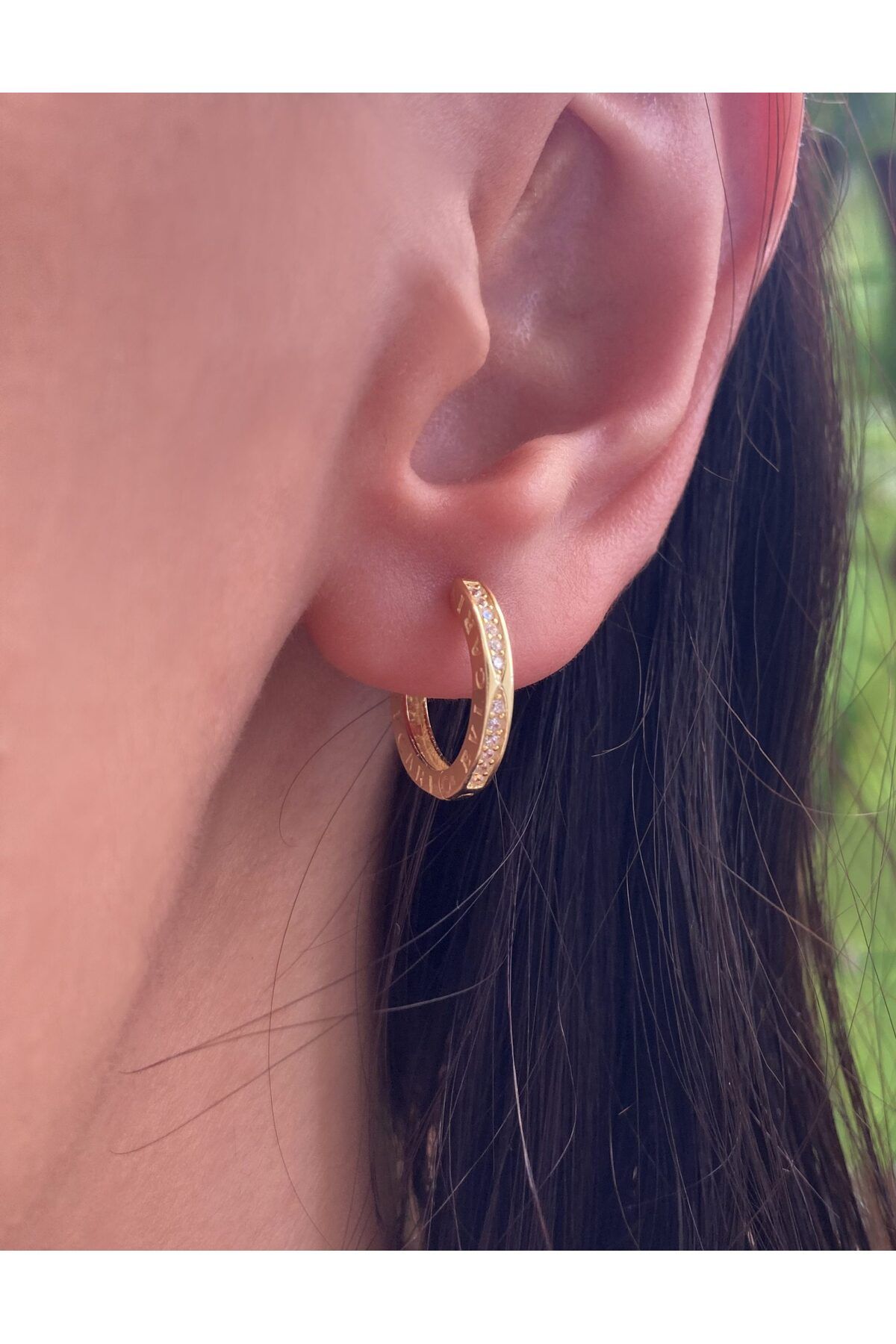 Besen Gümüş Tek Sıra Zirkon Taşlı Gold Halka Küpe