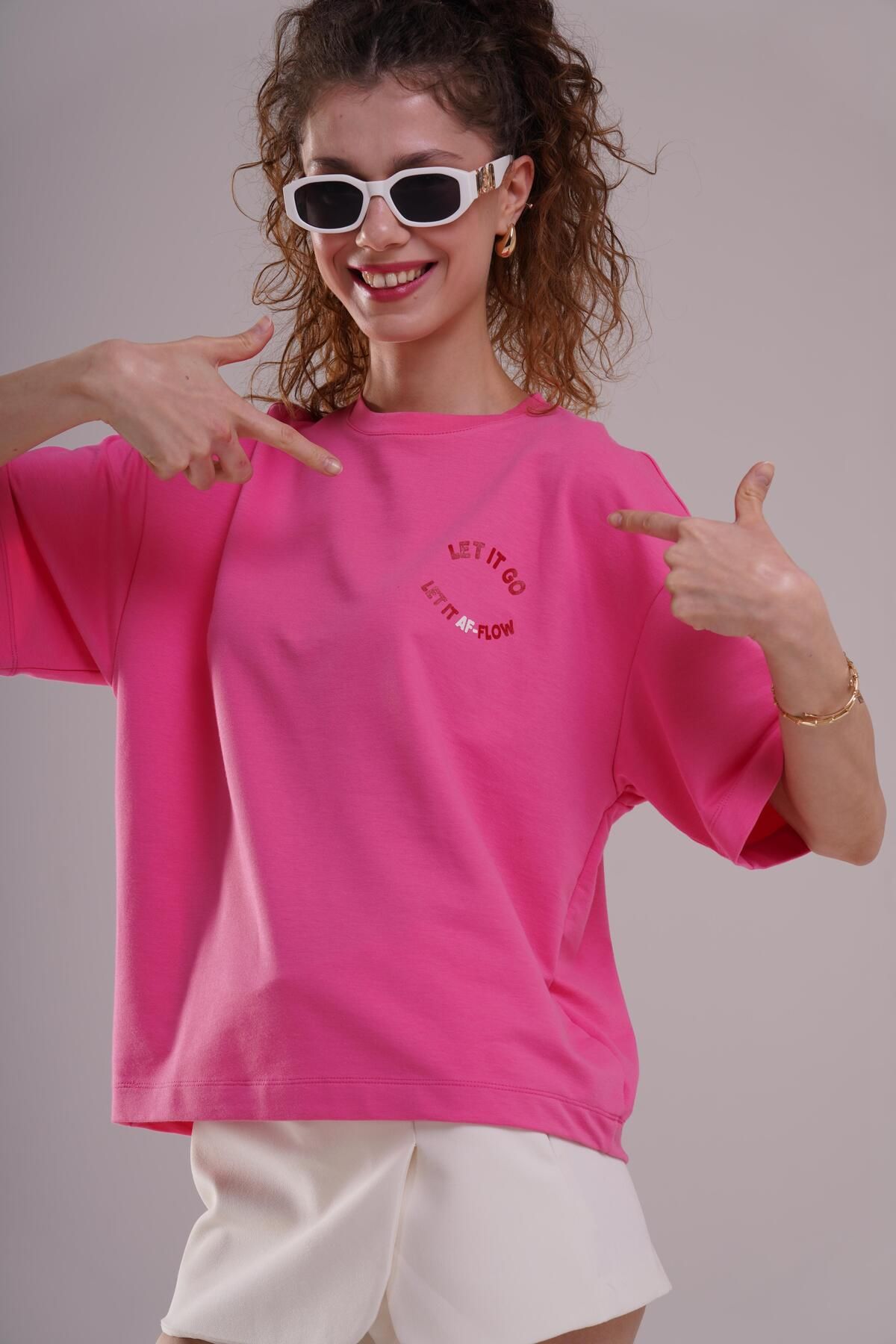 AFLOOW Kadın Pembe Oversize Tişört - Let It Go Baskılı