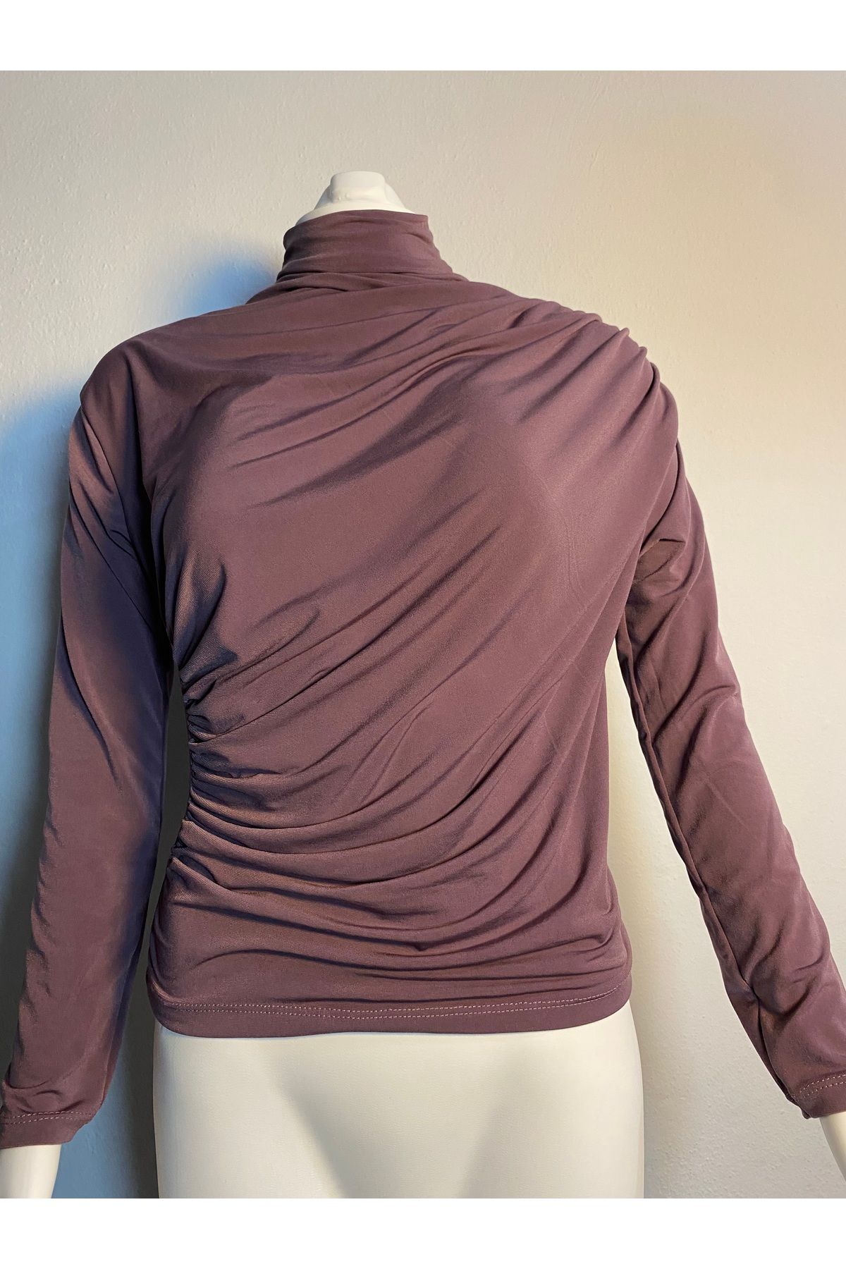 Butik Balık Yaka Drapeli Bluz