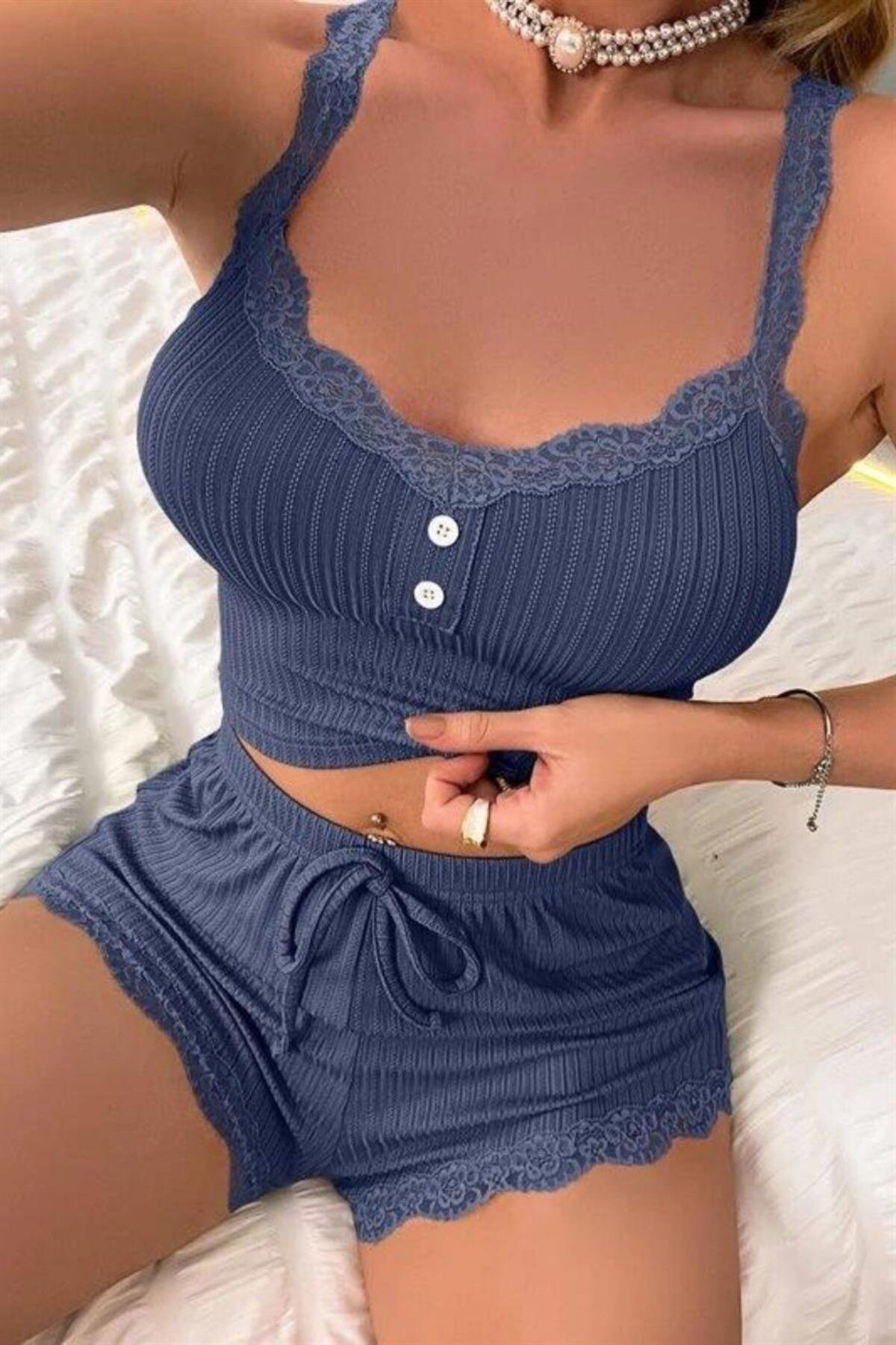Yeni Nesil Toptancı - YNT Viskon Safir Dantel Detaylı Şık Şortlu Takım