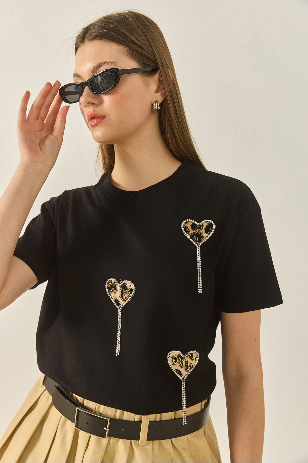 Bianco Lucci Kadın Leopar ve Taş Detaylı Kalpli Kısa Kollu T-Shirt 60602034