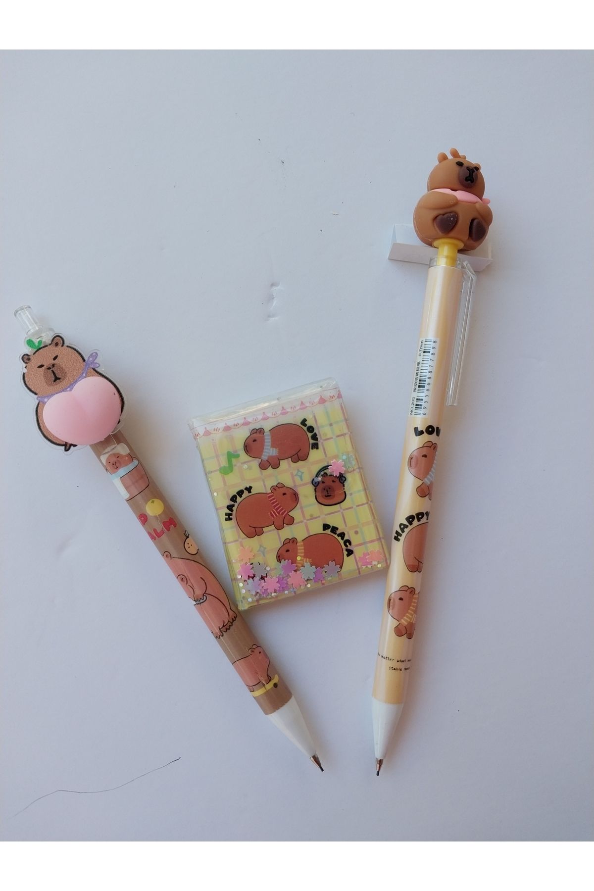 KIRTASİYEM Capybara sulu mini sticker defteri - capybara popolu 0.7 kalem ve capybara başlıklı 0.7 kalem seti