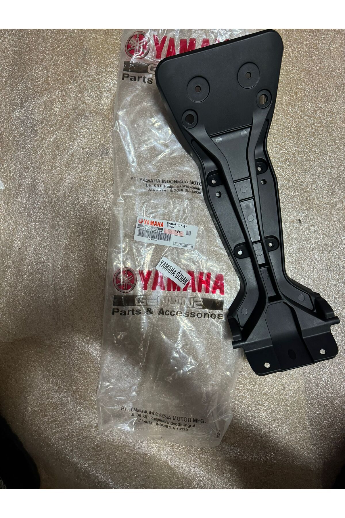 Yamaha R-25/MT25 ORİJİNAL PLAKALIK İÇ PLASTİĞİ