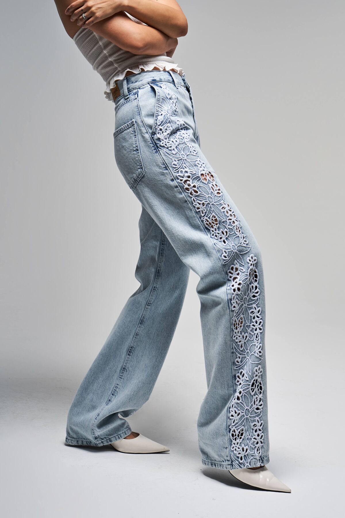 its basic Kadın Snow Kot Rengi 3s5-3 Dantel Nakışlı Loose Fit Orta Bel İç Boy 83 Cm Tasarım Denim Jean