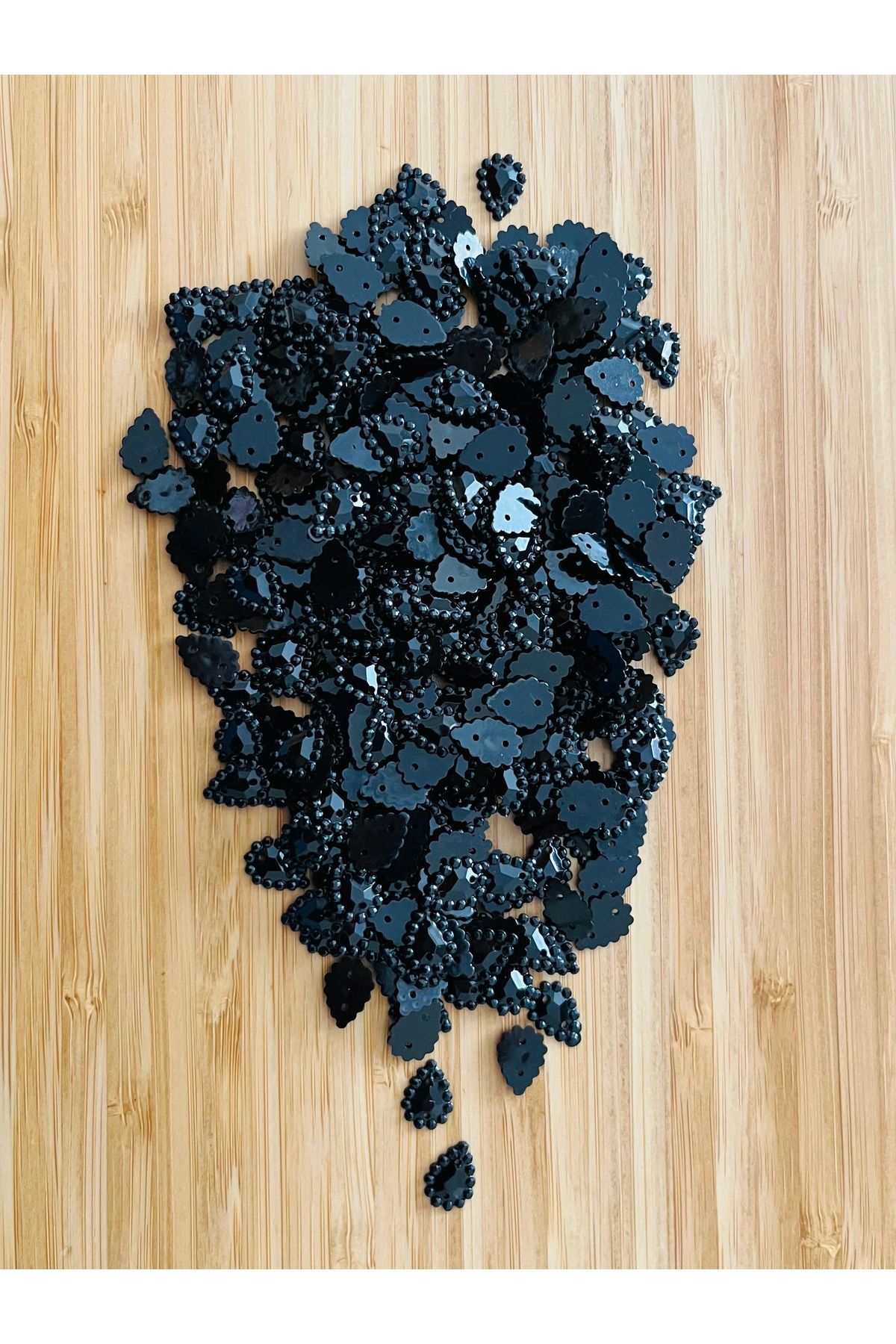 Öztürk Oya, Abiye Ve El Işleme Taş Görünümlü Plastik Damla Pul. Paket Içi 270 Adet. 20gr.