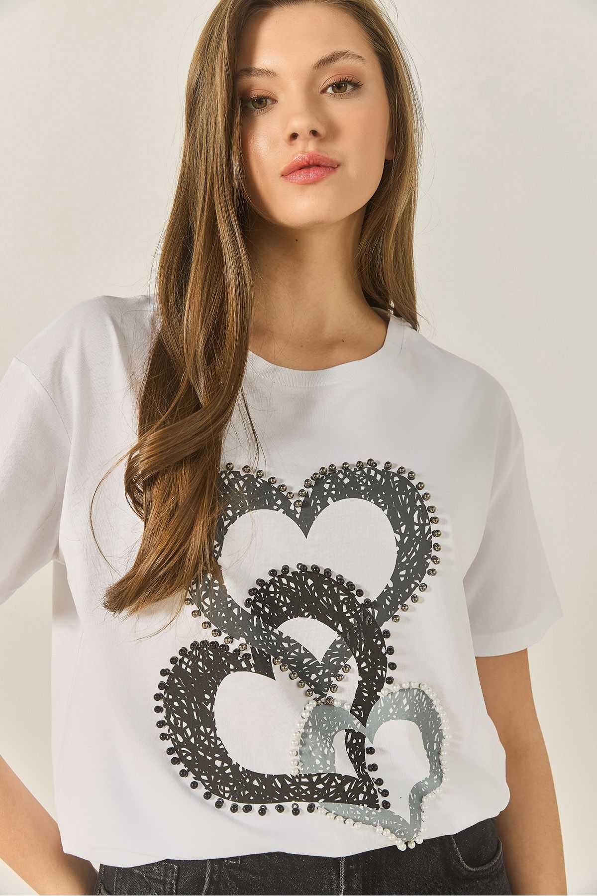 Bianco Lucci Kadın Kalp Baskılı Boncuk İşlemeli Normal Kalıp Pamuklu T-Shirt 8106 60283301