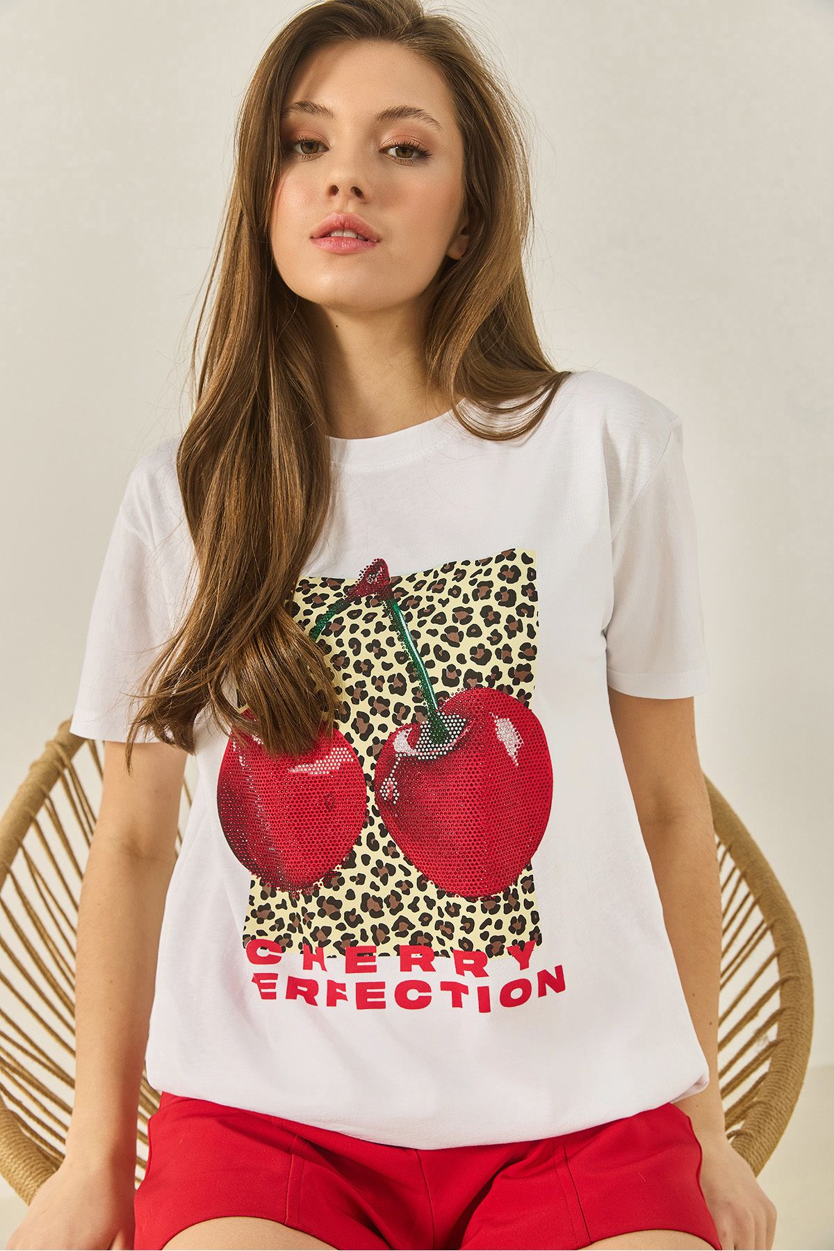 Bianco Lucci Kadın Cherry Leopar Baskılı Taş Detaylı Normal Kalıp T-Shirt 4140 60283299