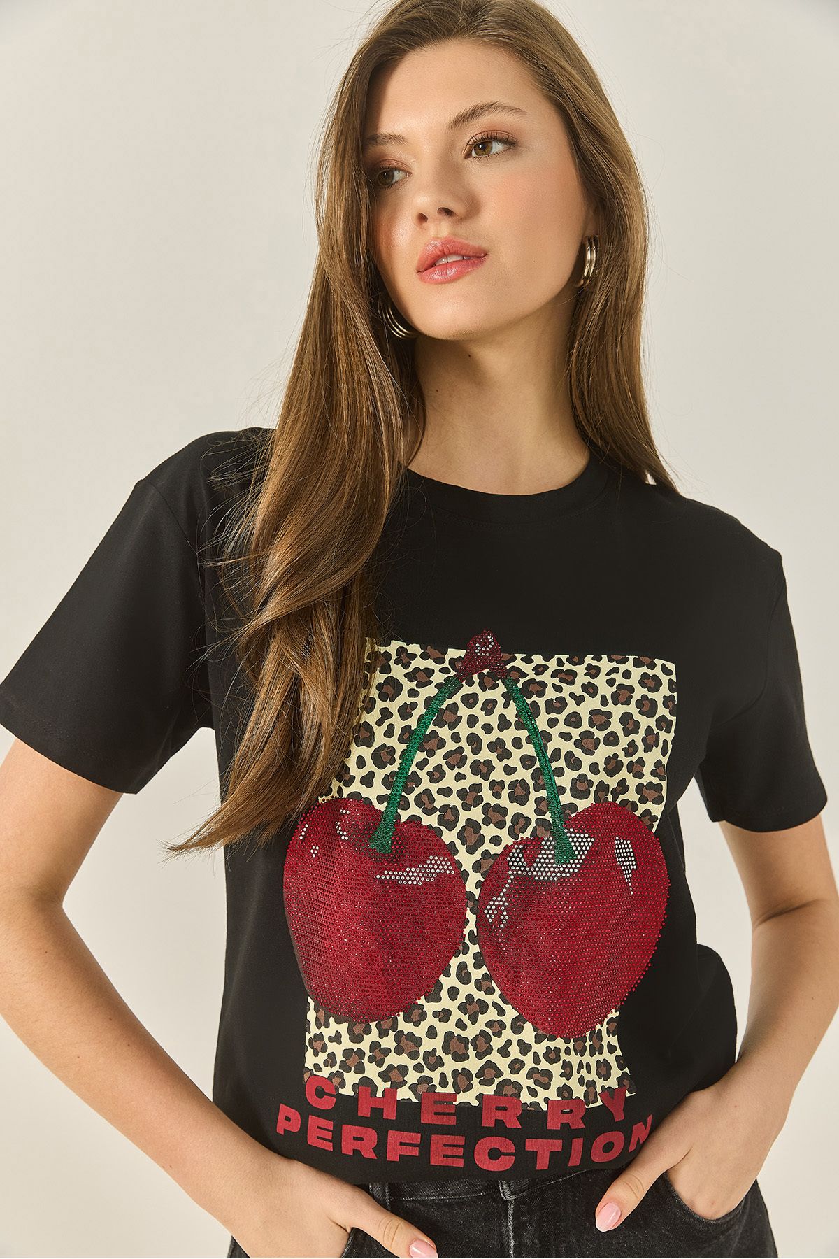 Bianco Lucci Kadın Cherry Leopar Baskılı Taş Detaylı Normal Kalıp T-Shirt 4140 60283299