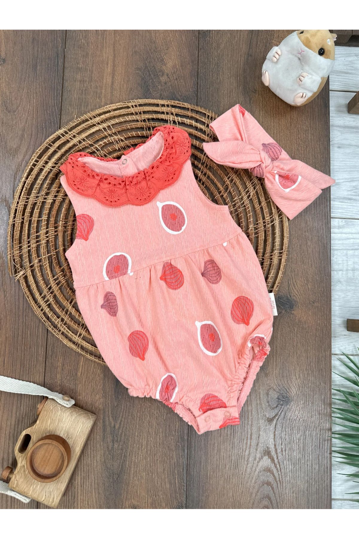 tiwitibaby Meyveler Desenli Yaka Güpürlü Bandanalı Yazlık Kız Bebek Tulum