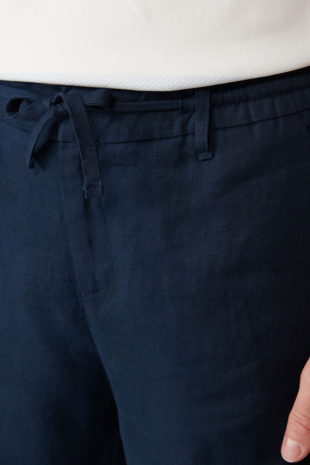 Avva-Marineblaue Assos-Shorts aus 100 % Leinen mit elastischem Bund für Herren A41y3710 7