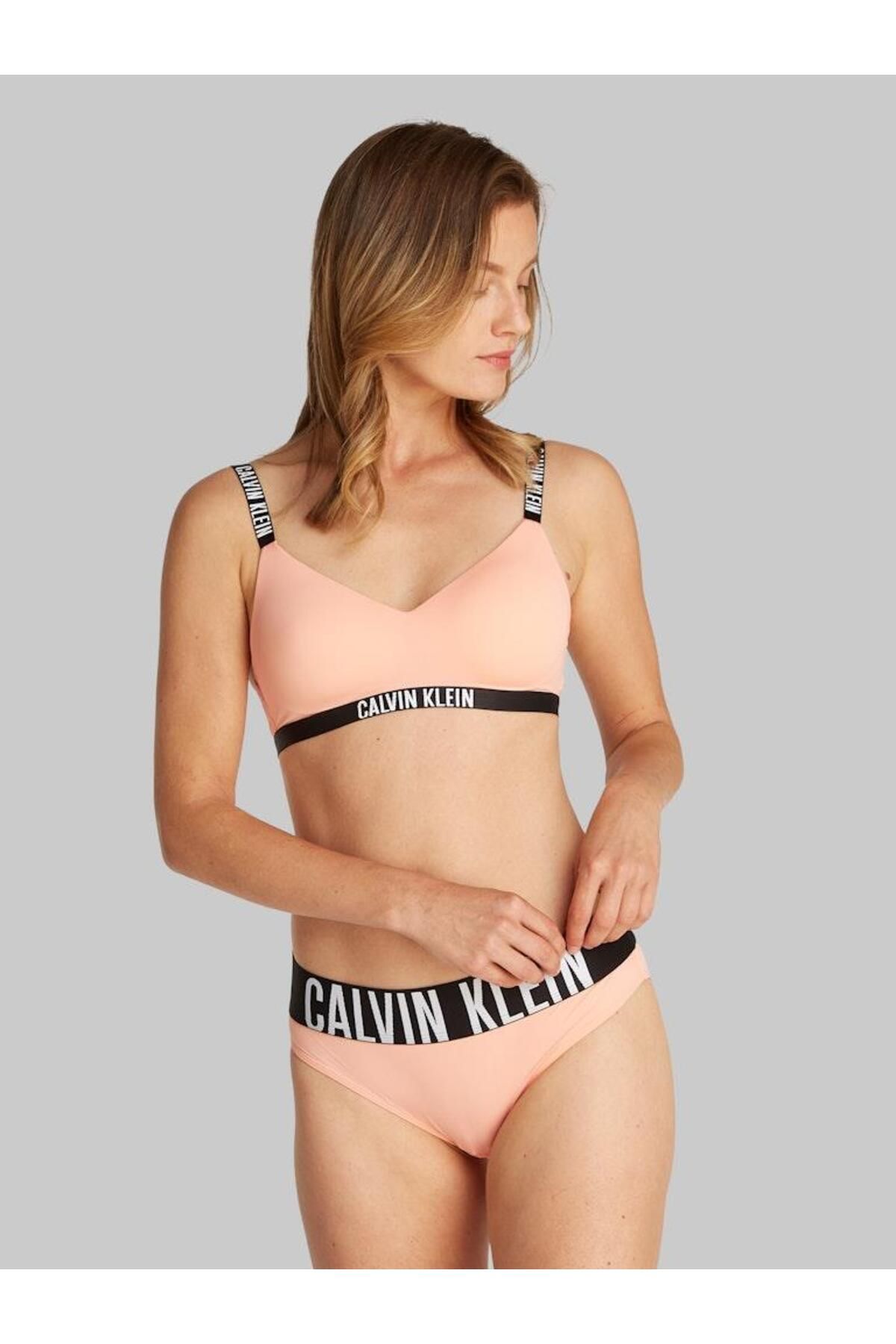 Calvin Klein Kadın LGHTLY LINED BRALETTE Bra