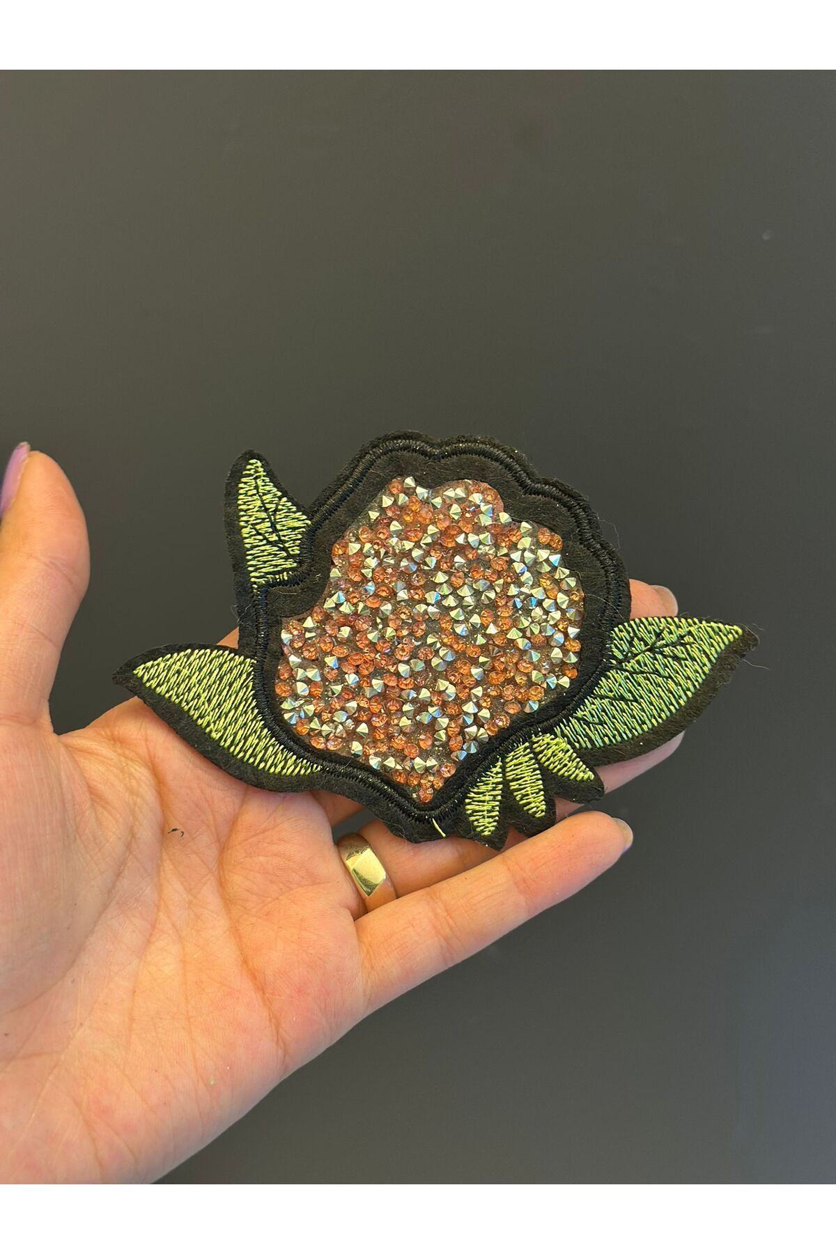 Gönülden Tasarım ÜTÜ İLE YAPIŞAN TAŞLI ÇİÇEK ARMA DİKİŞ APLİKE 11X8 CM